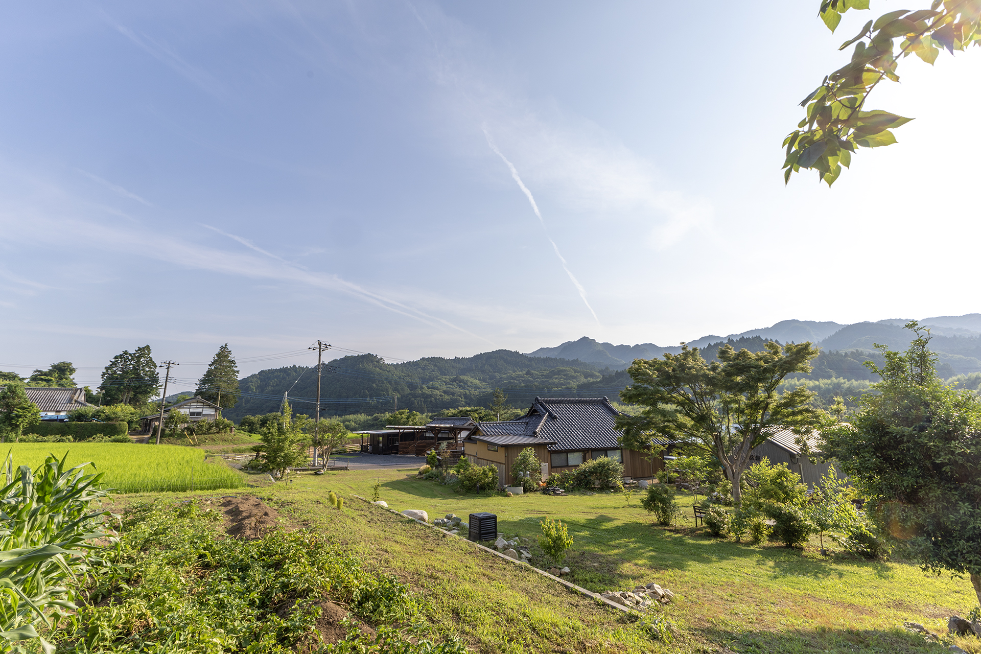 RVパーク捨吉の全景。のどかな風景のなかにあるRVパークだ