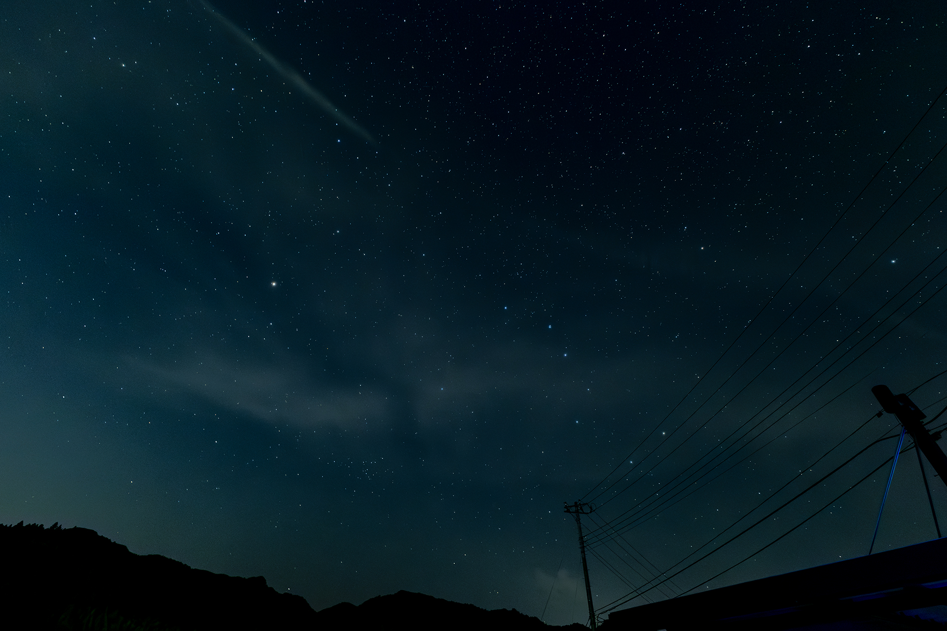 夜は薄く雲が出ていたが星空はなんとかみることができた。周辺が暗いので晴れていて新月の時期を狙えばもっときれいに見えるだろう