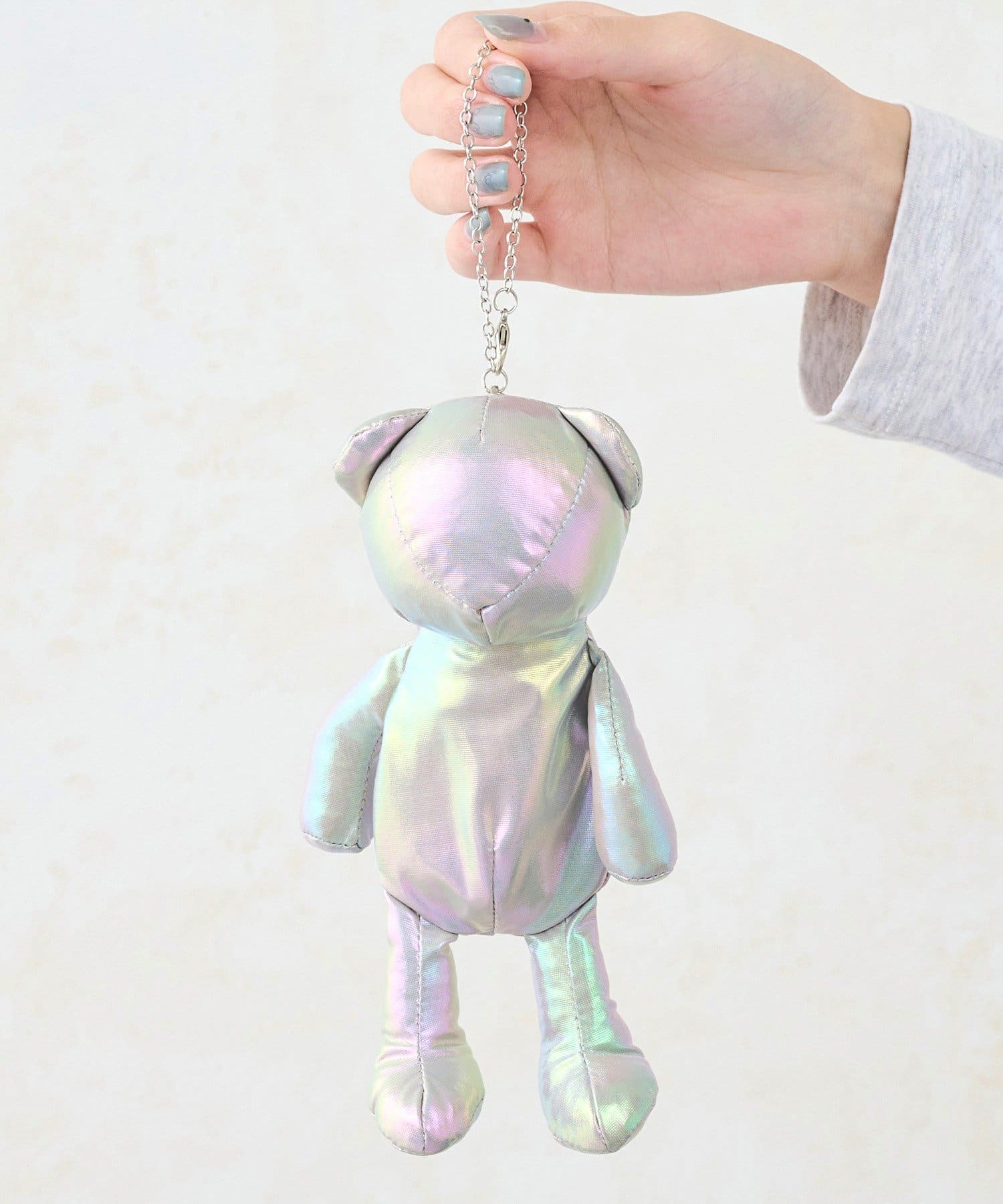 「くまチャーム付きエコバッグ」（1100円）、アイボリー/シルバー