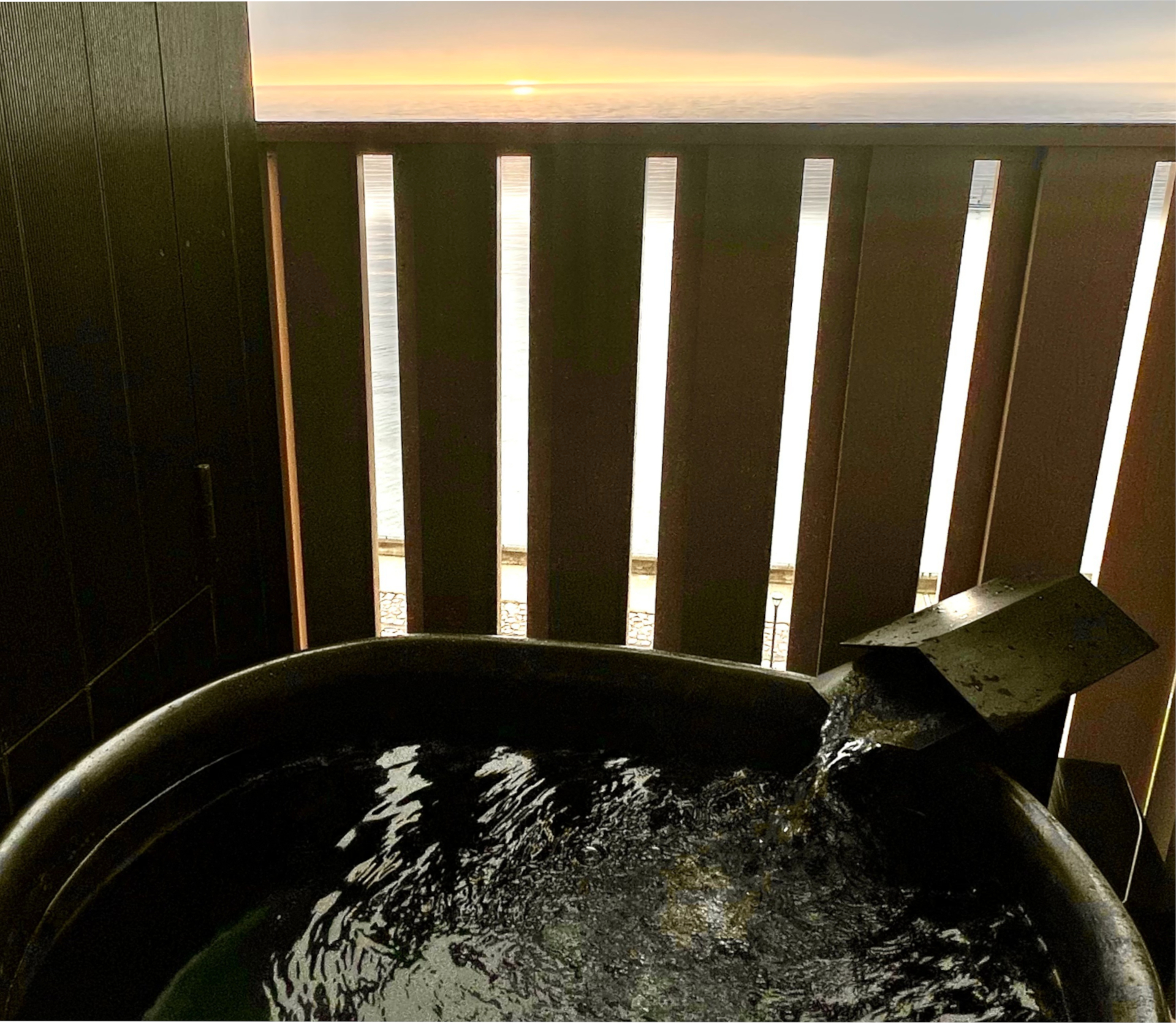 部屋の露天風呂で眺める“別府湾サンライズ”に癒やされました