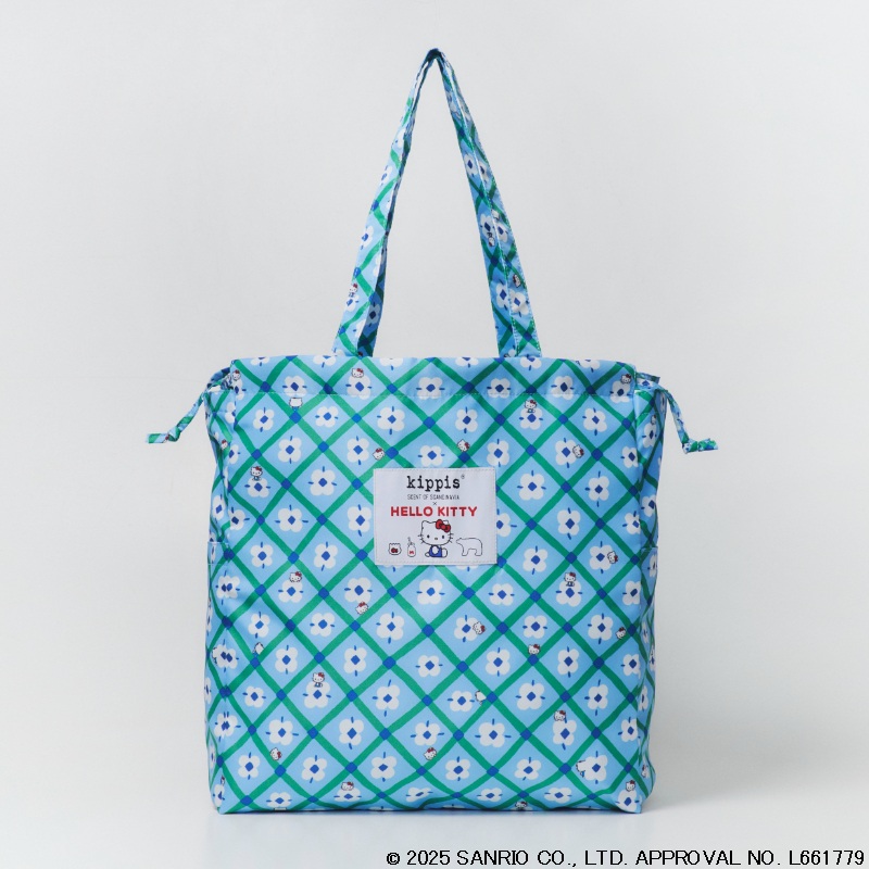 格子柄にさまざまなポーズのキティちゃんをあしらった「HELLO KITTY×kippis 巾着トートバッグ Lotta BOOK」