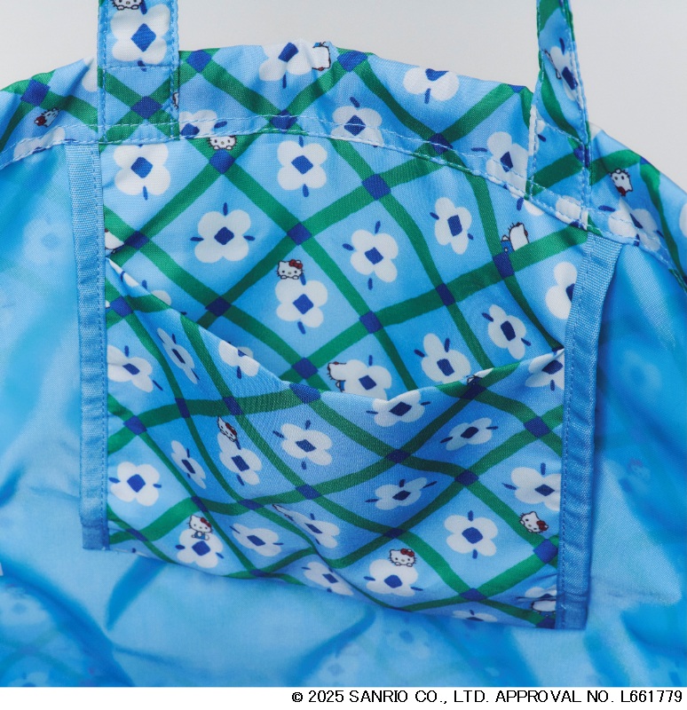 格子柄にさまざまなポーズのキティちゃんをあしらった「HELLO KITTY×kippis 巾着トートバッグ Lotta BOOK」