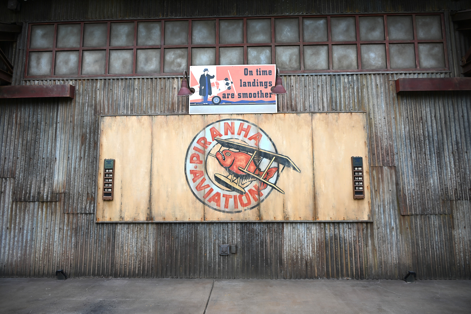 ピラニア航空のロゴも健在だ
