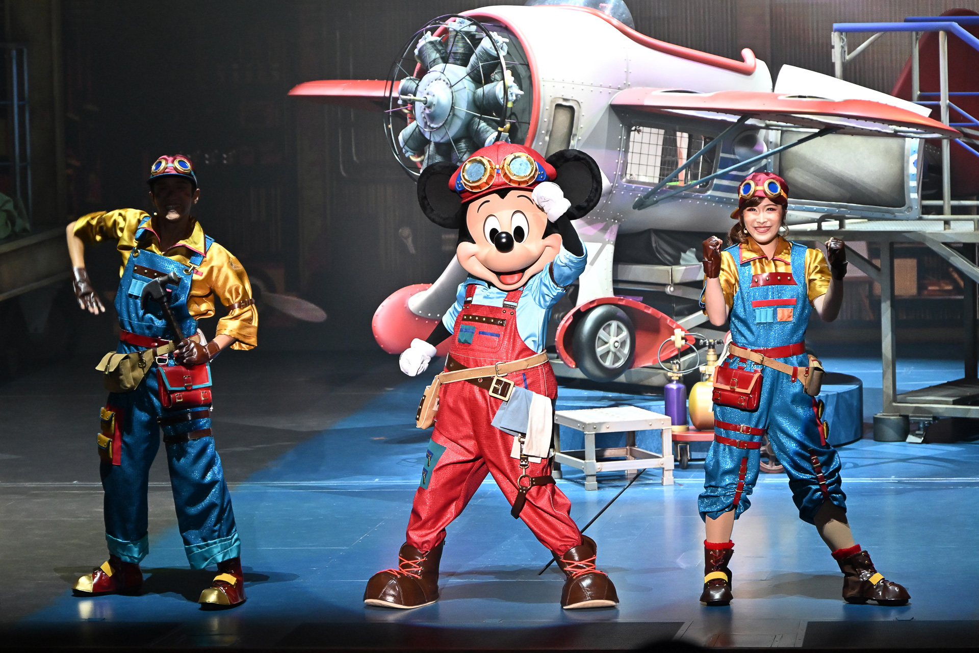 工場でピートの右腕として働くミッキーマウスが登場。忙しい1日が始まる