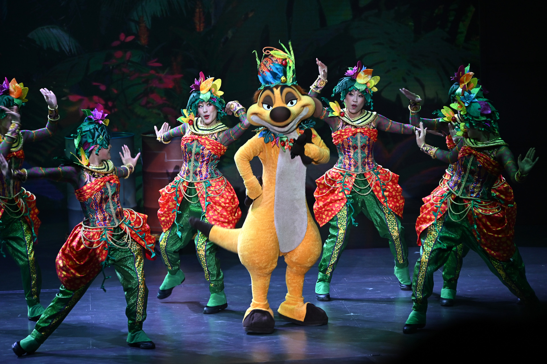 ティモンがボディパーカッションでリズムを刻む