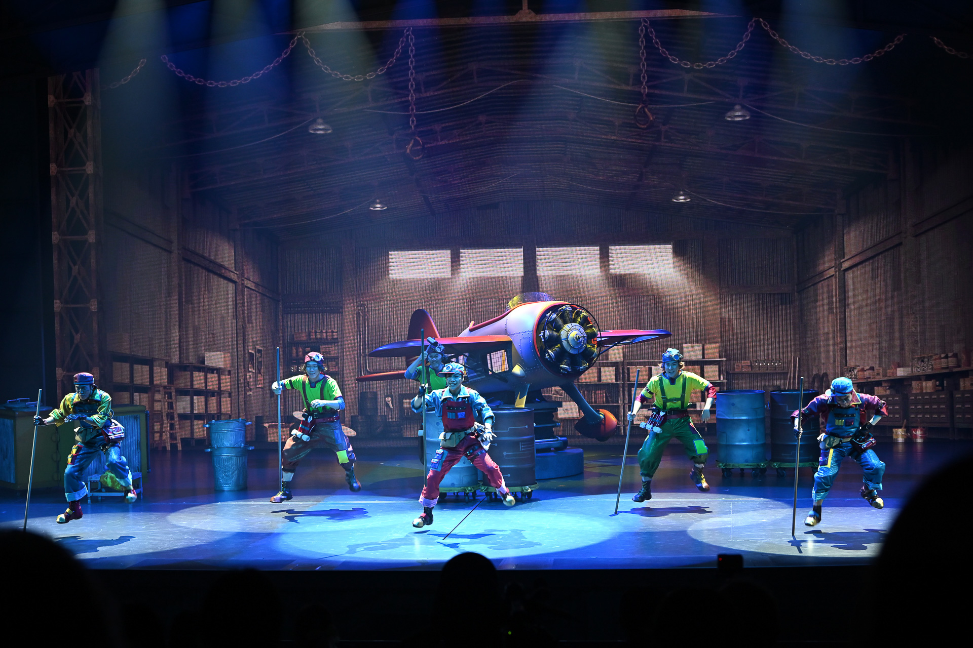 おなじみのナンバー「STEP IN TIME」にあわせてステップ！