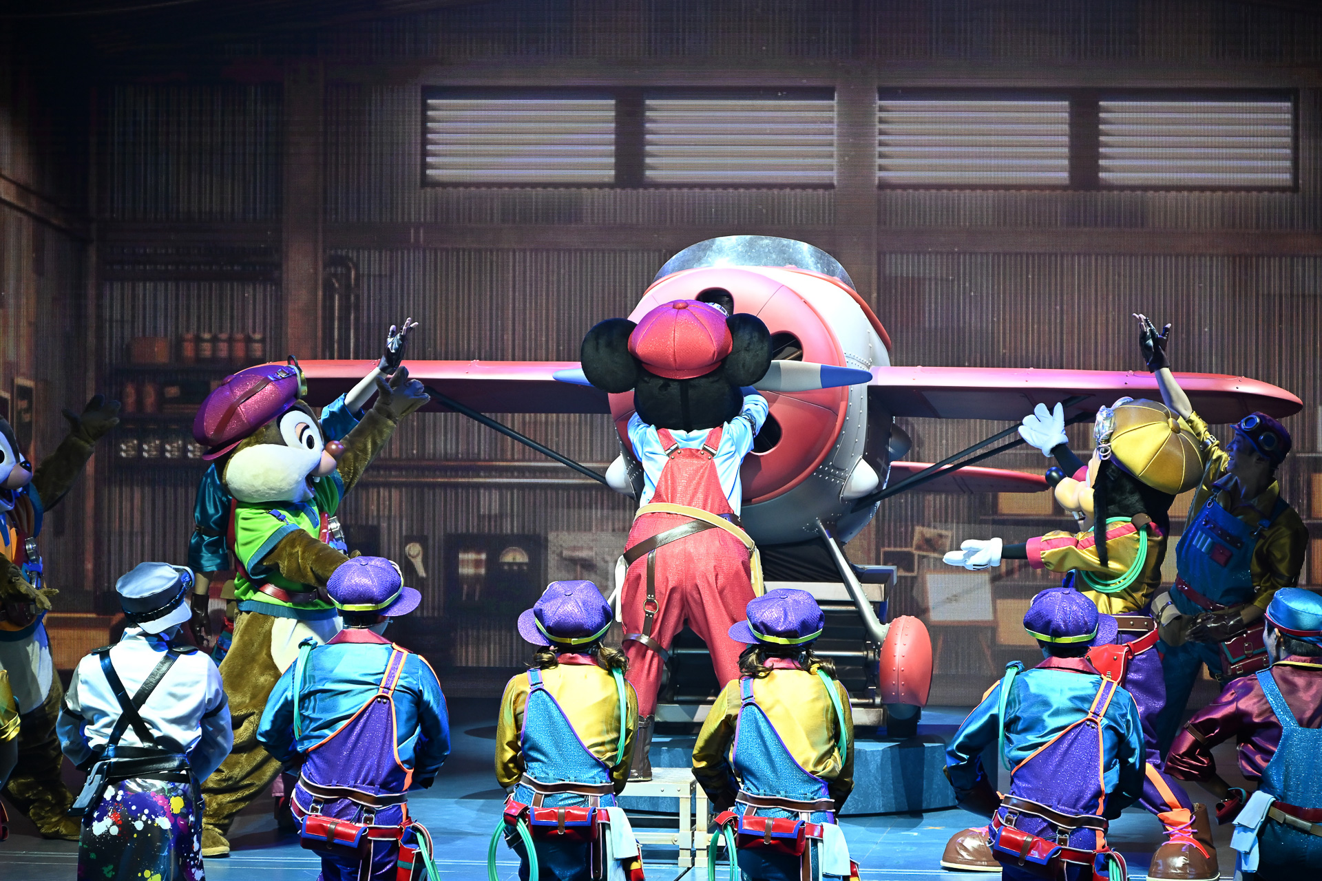 ディズニーの仲間たちが力をあわせて完成へと導いていく