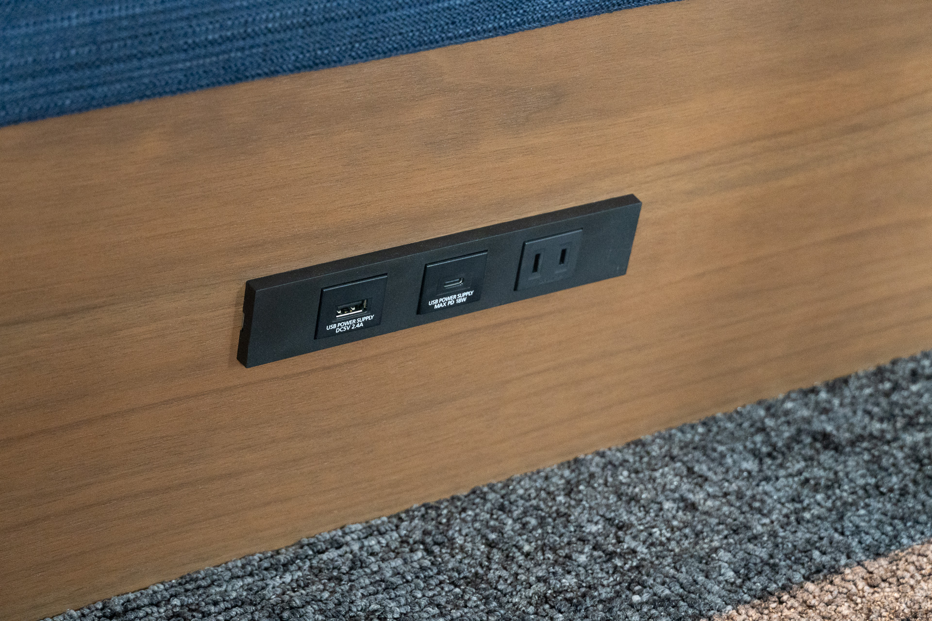 一部にはUSB Type-Aポートも