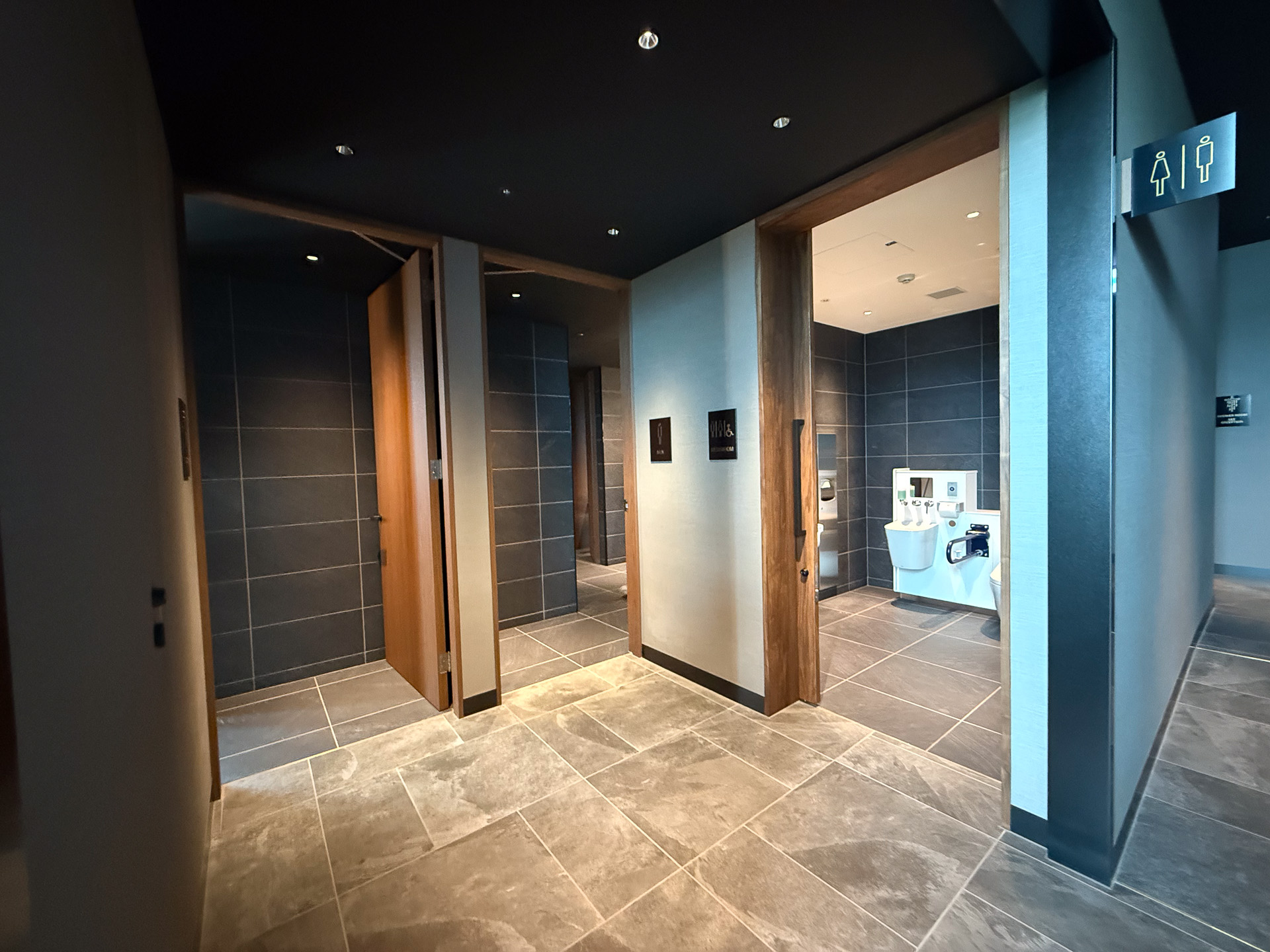 男女トイレと多機能トイレ
