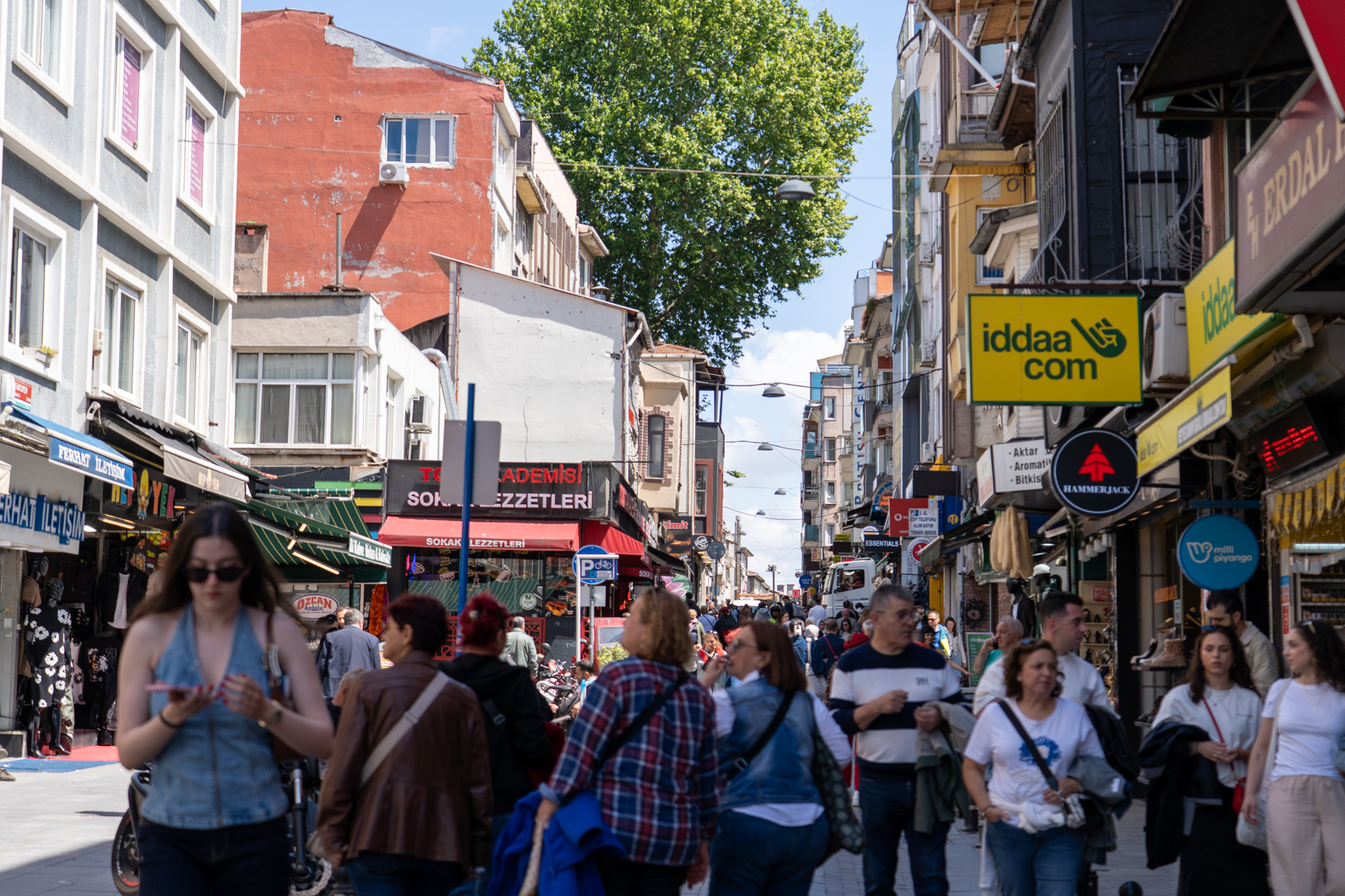 地元の若者がたくさん