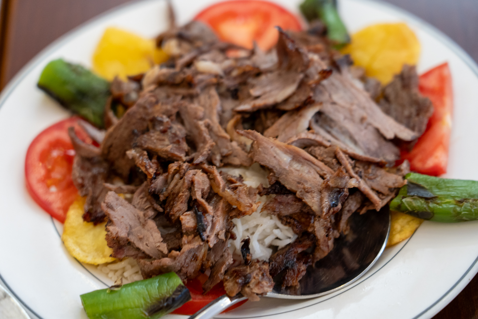 どれもこれも美味しかったけれど、また食べたいのはピロシキみたいな形の「イチリ・キョフテ」