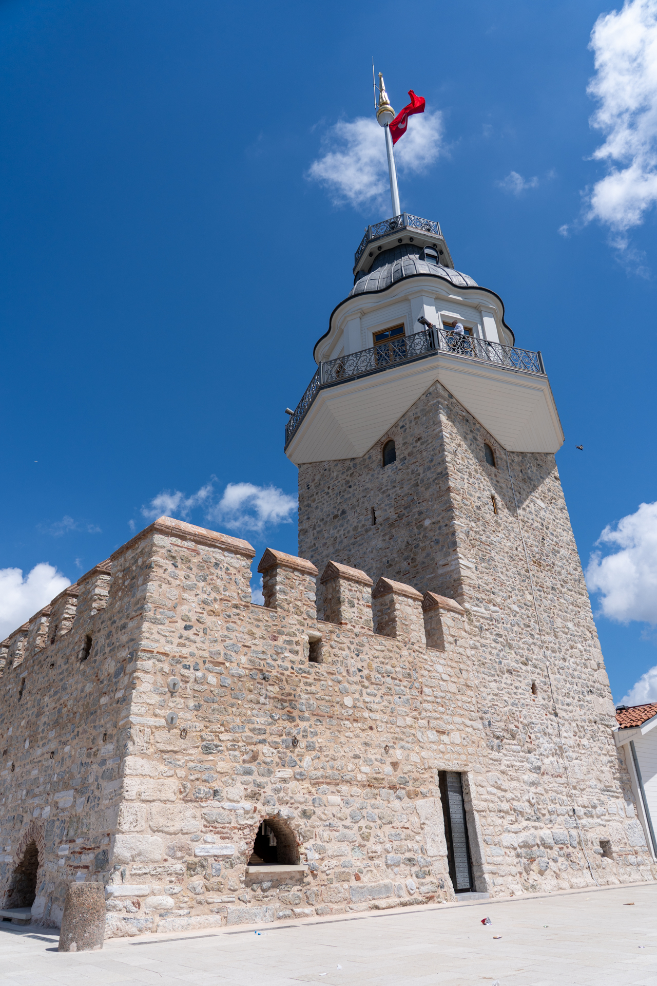 展望エリアからの景色を楽しめて、1階にはお茶ができるカフェも