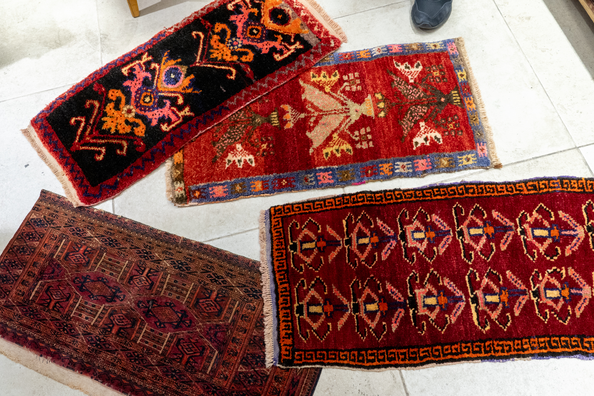 本気で買おうかどうしようか考えたのがこちらの毛織物「キリム」。1万円前後と手が届くお値段でした