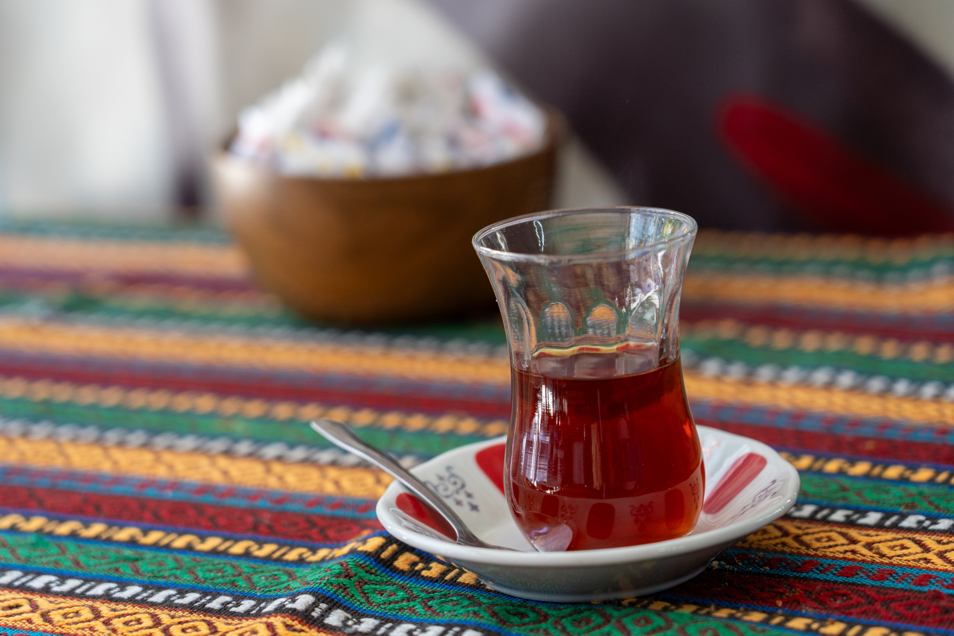 トルコのチャイ。カドィキョイのカフェにて