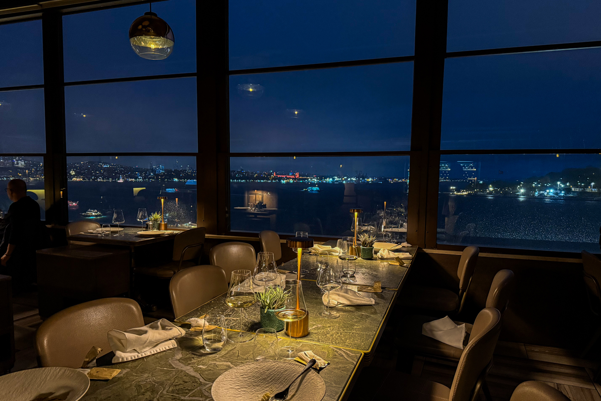 ミシュラン星付きレストラン「オクト（OCTO）」