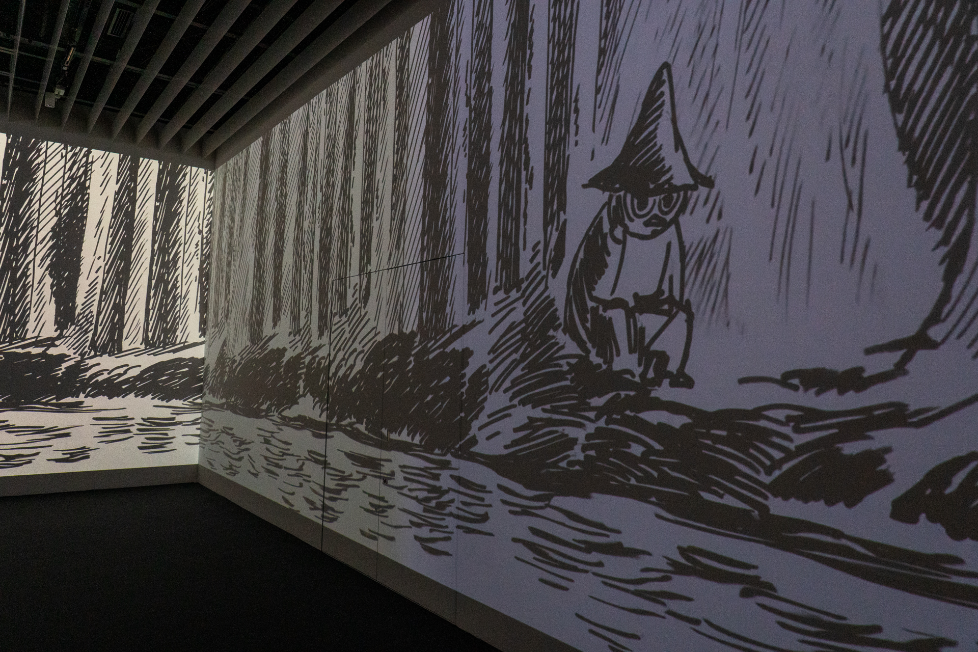 映像でムーミンの世界に没入体験できる部屋