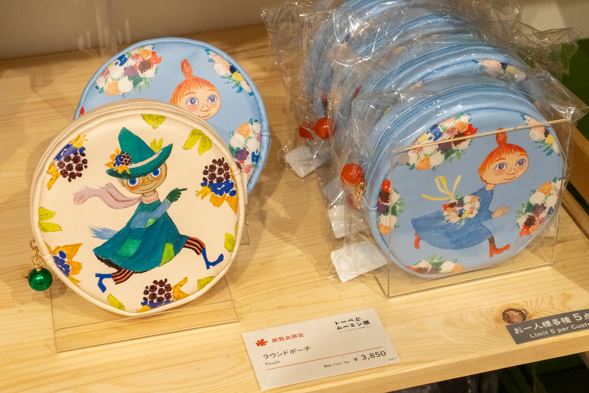 ラウンドポーチ、コットントートはそれぞれ2種類ずつ