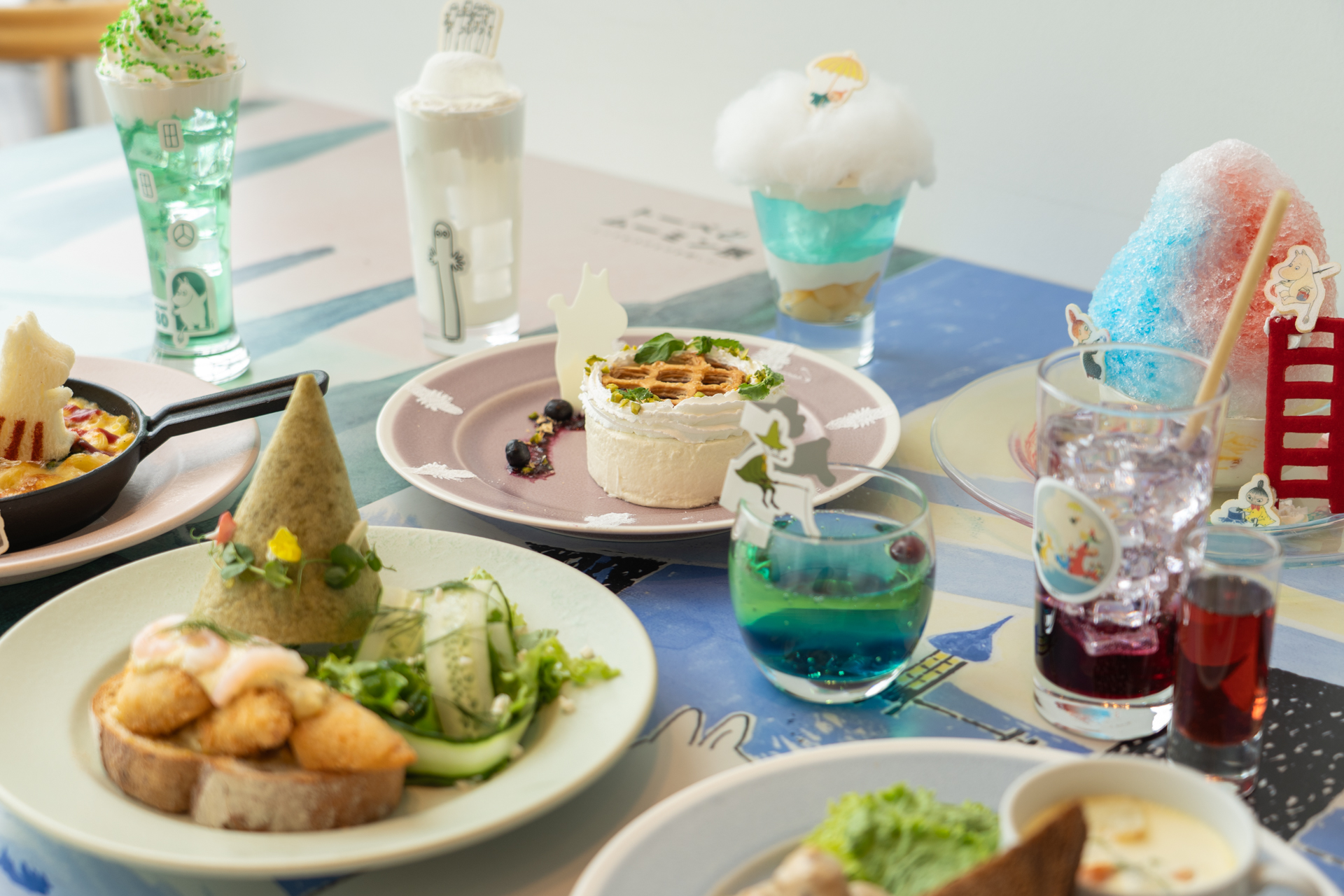 カフェの利用には「トーベとムーミン展～とっておきのものを探しに～」もしくは展望台、森美術館いずれかの入館券が必要