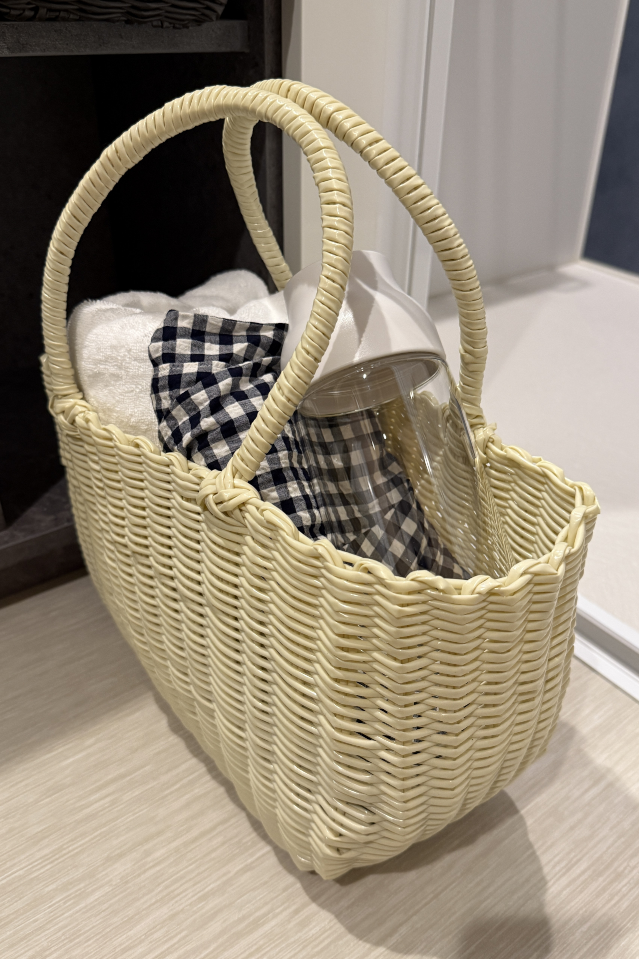 大浴場を利用する際に便利なかごバッグも用意されていた