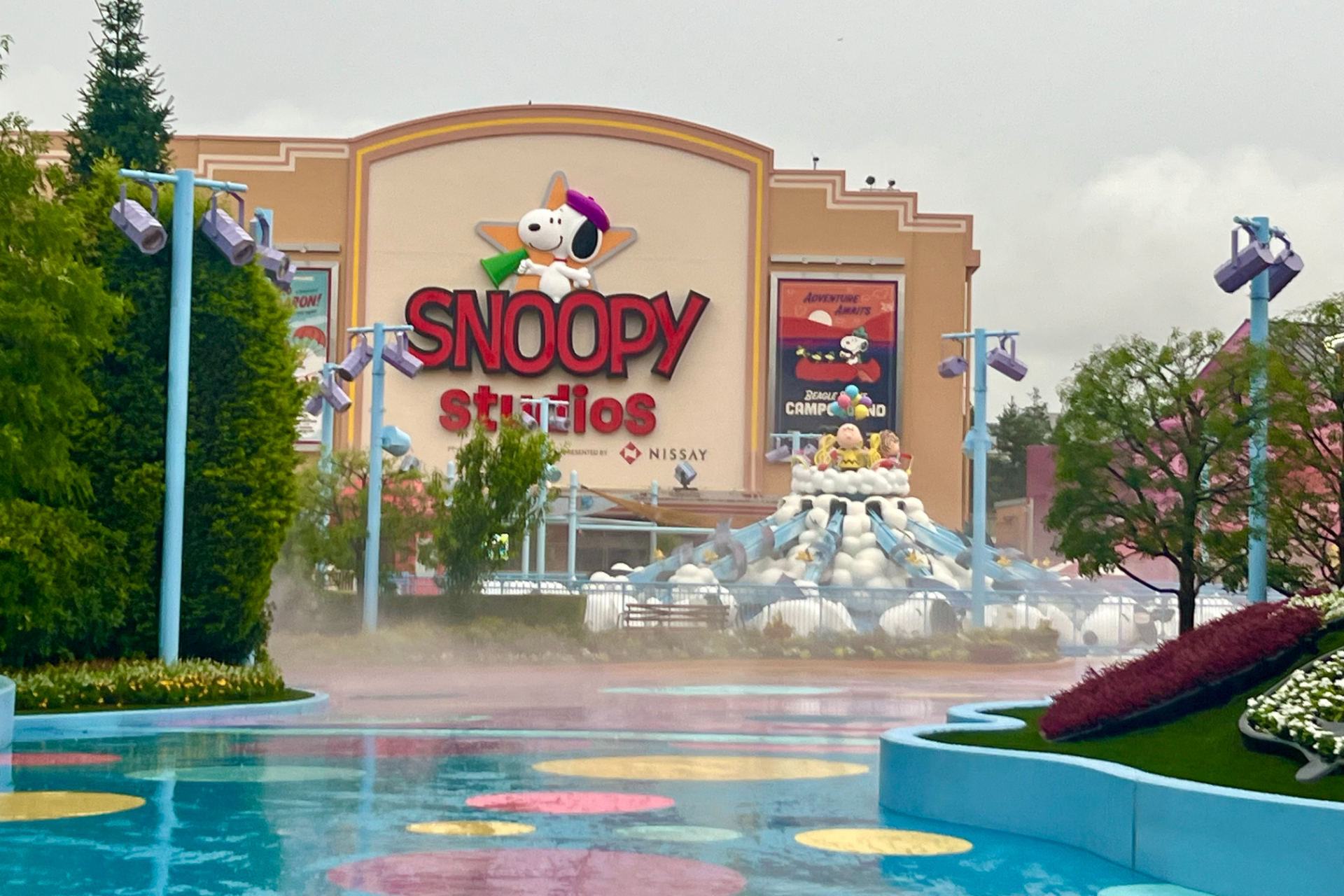 猛暑や雨にも左右されず楽しめる屋内アトラクションエリア「スヌーピー・スタジオ」