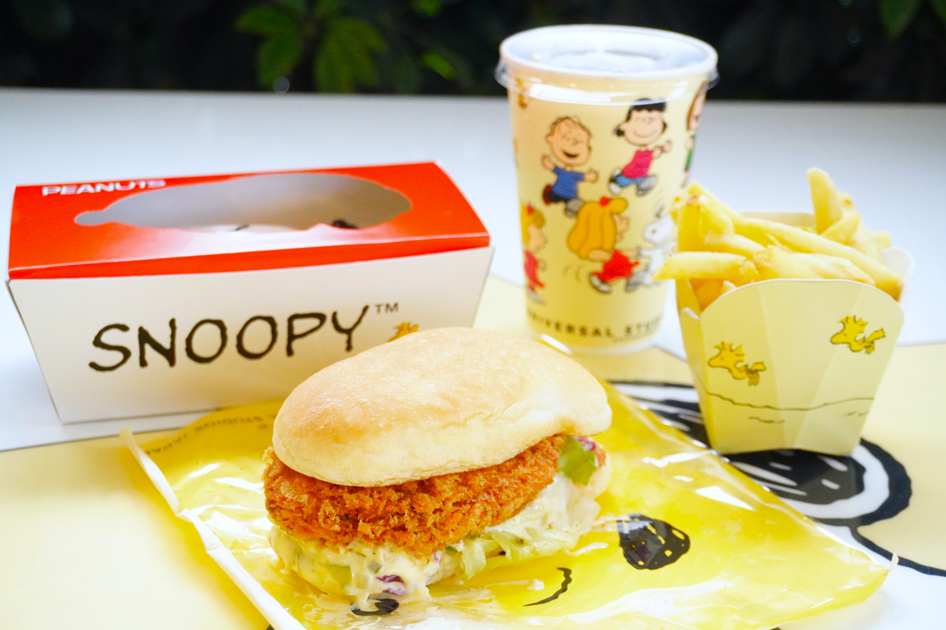 ぷりぷりザクザク食感「エビカツバーガーセット」（1450円）