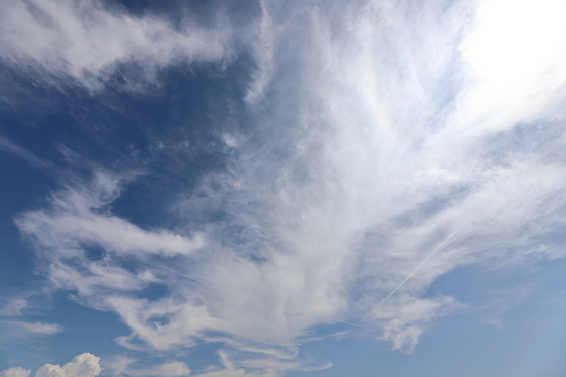 3. 「レベルキューピッド」2機がレベル（水平）に巨大なハートを描く