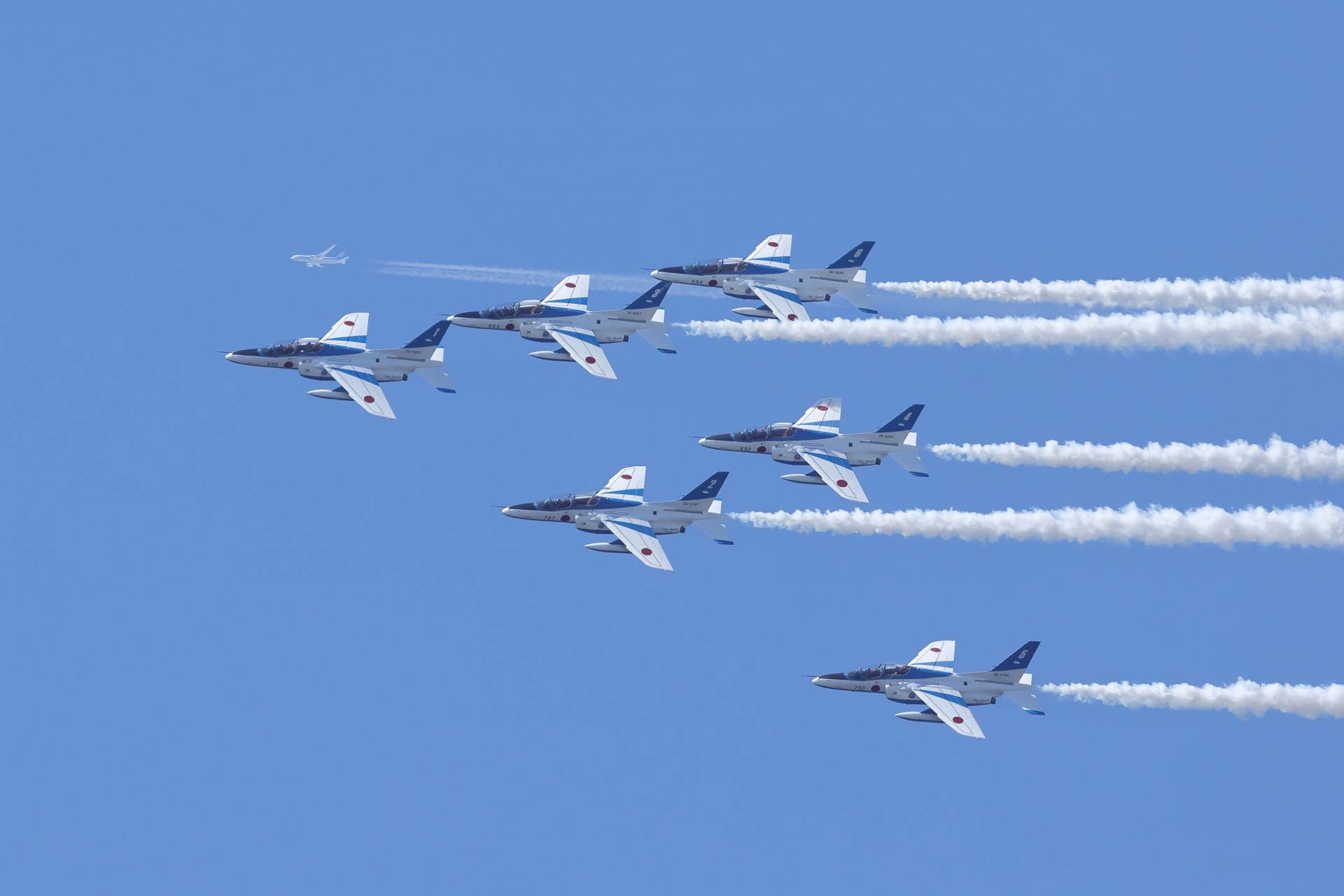 2. 「デルタ360°ターン」大きな三角形を作り、会場周囲を1周