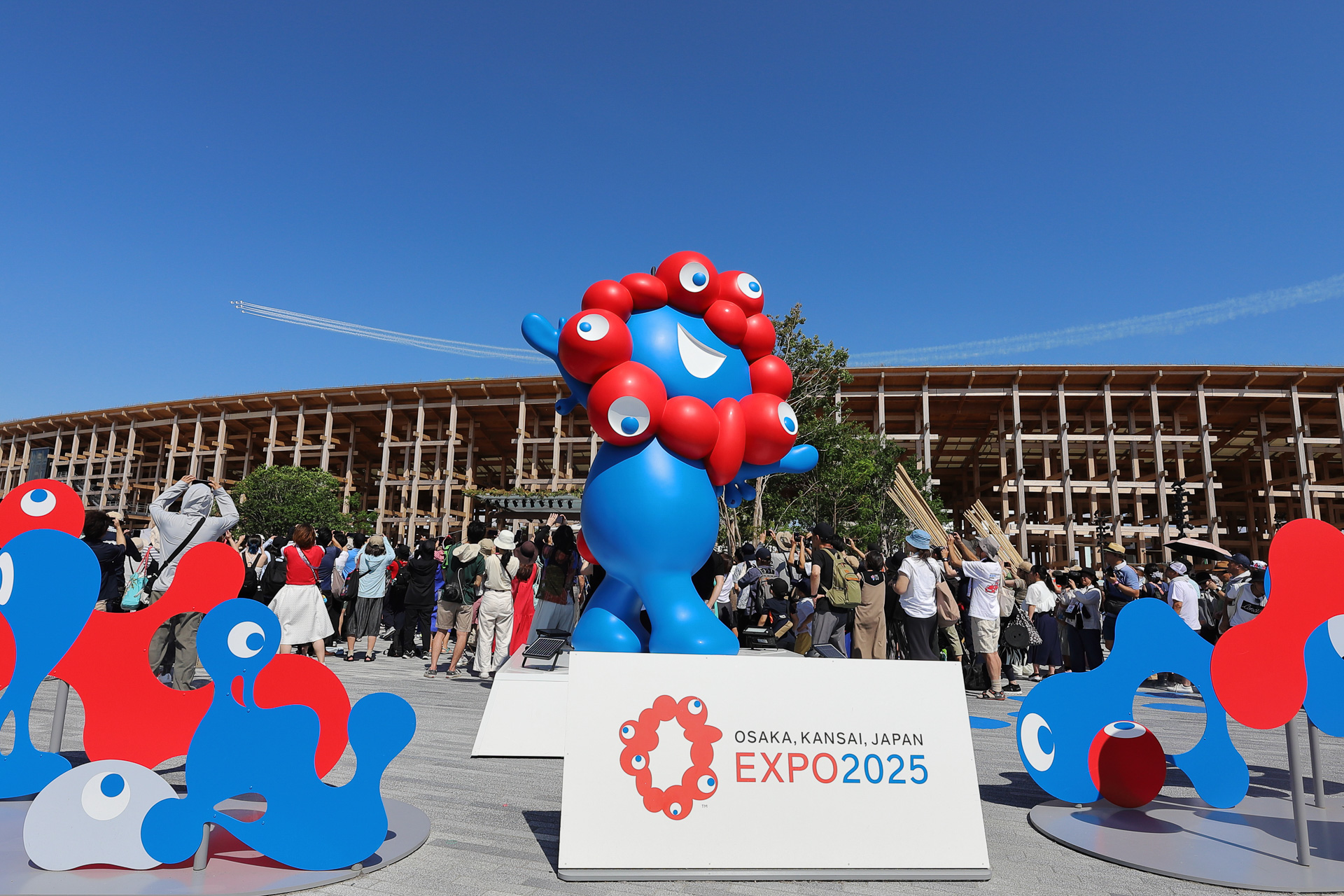 2. 「デルタ360°ターン」大きな三角形を作り、会場周囲を1周