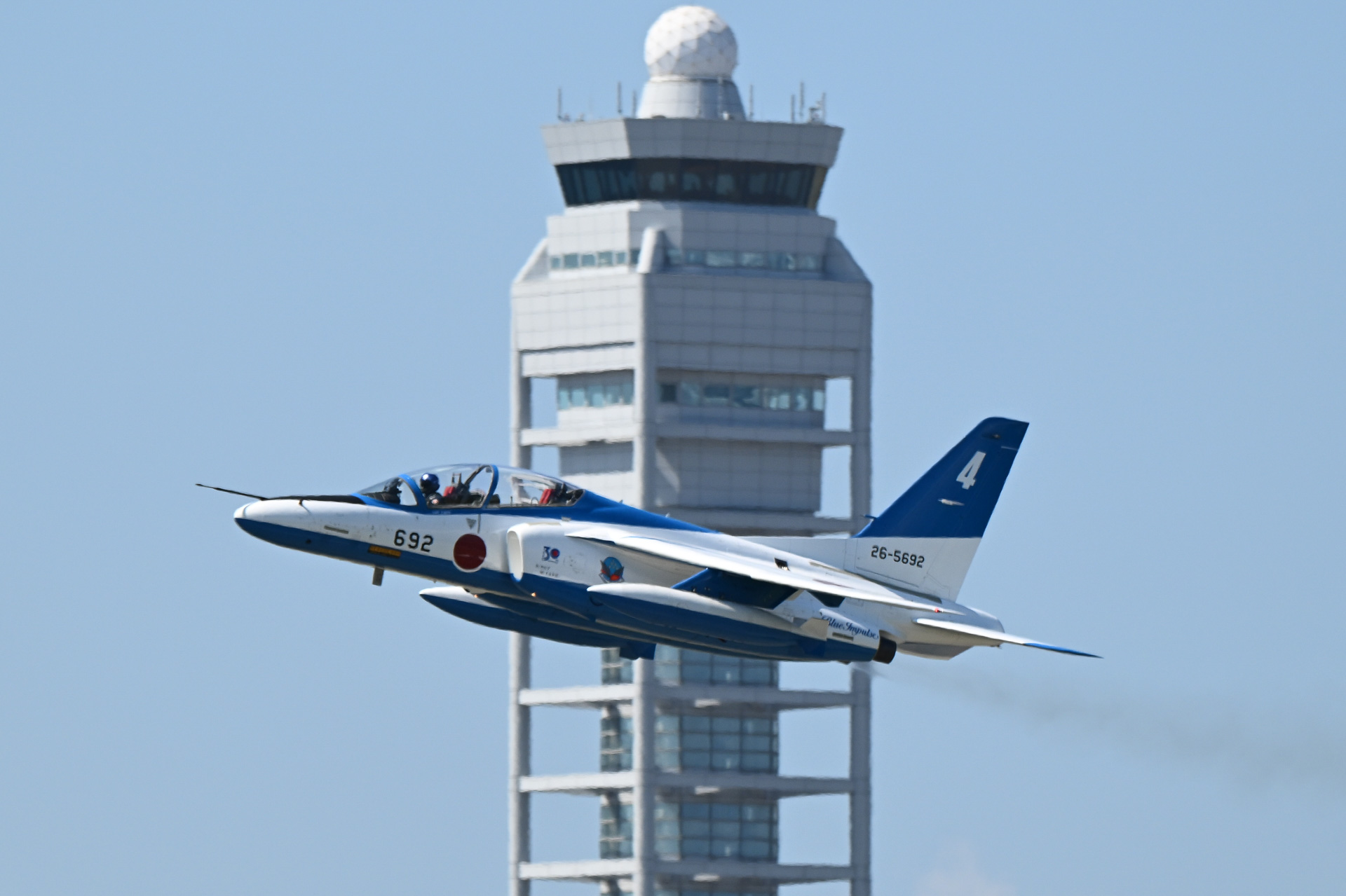 14時40分、関空R/W24Lを編隊離陸する1～3番機と4番機を、チャーターしたボートから（撮影：S.K.2）