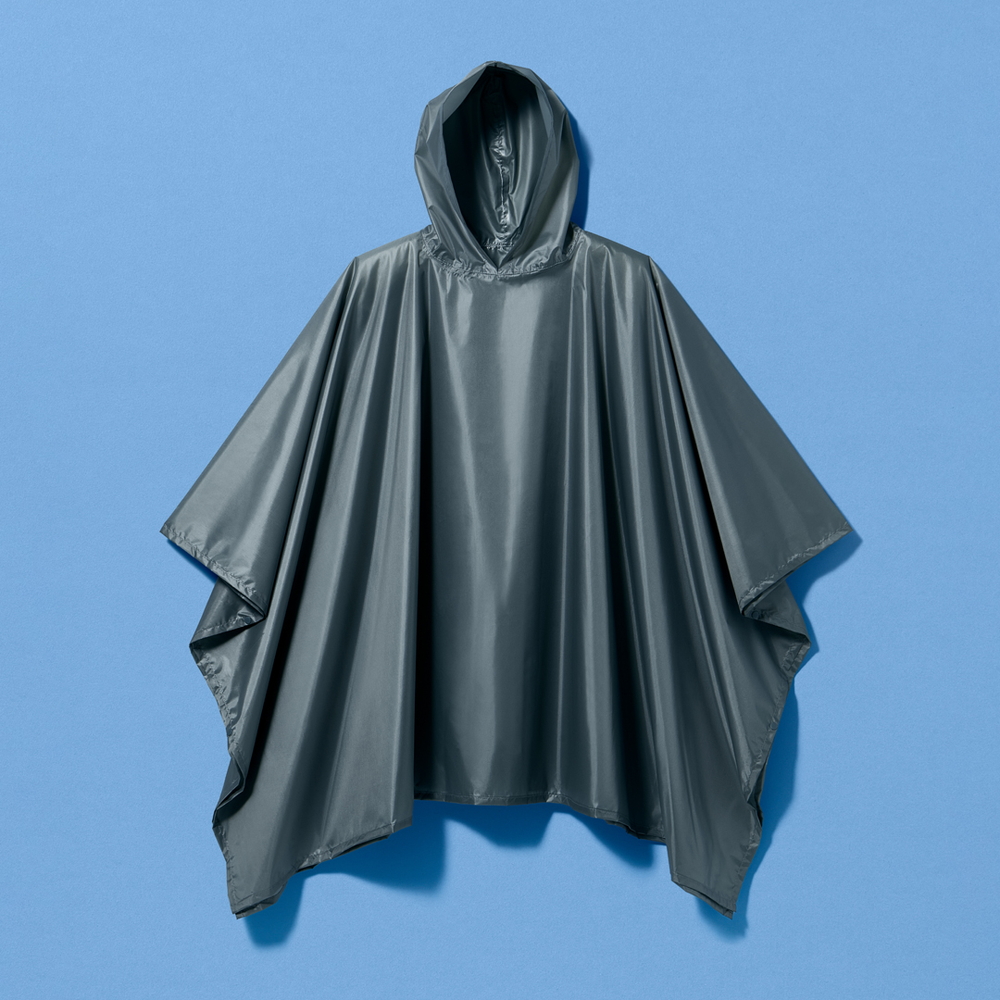 「レインポンチョ」（2435円）