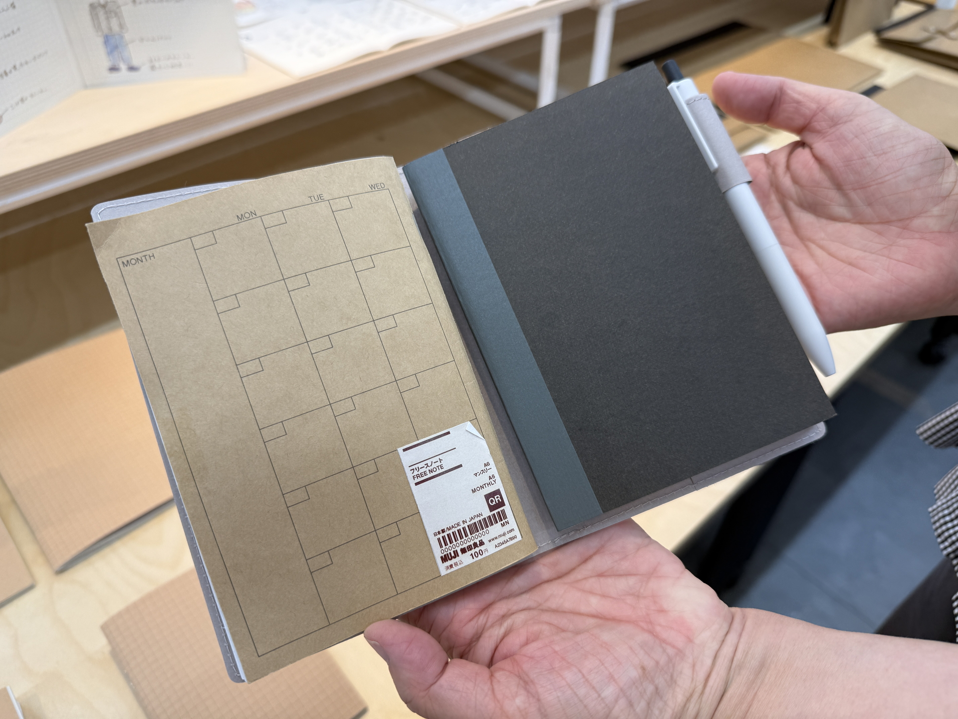 薄くて軽いので複数冊を使い分けるのもあり