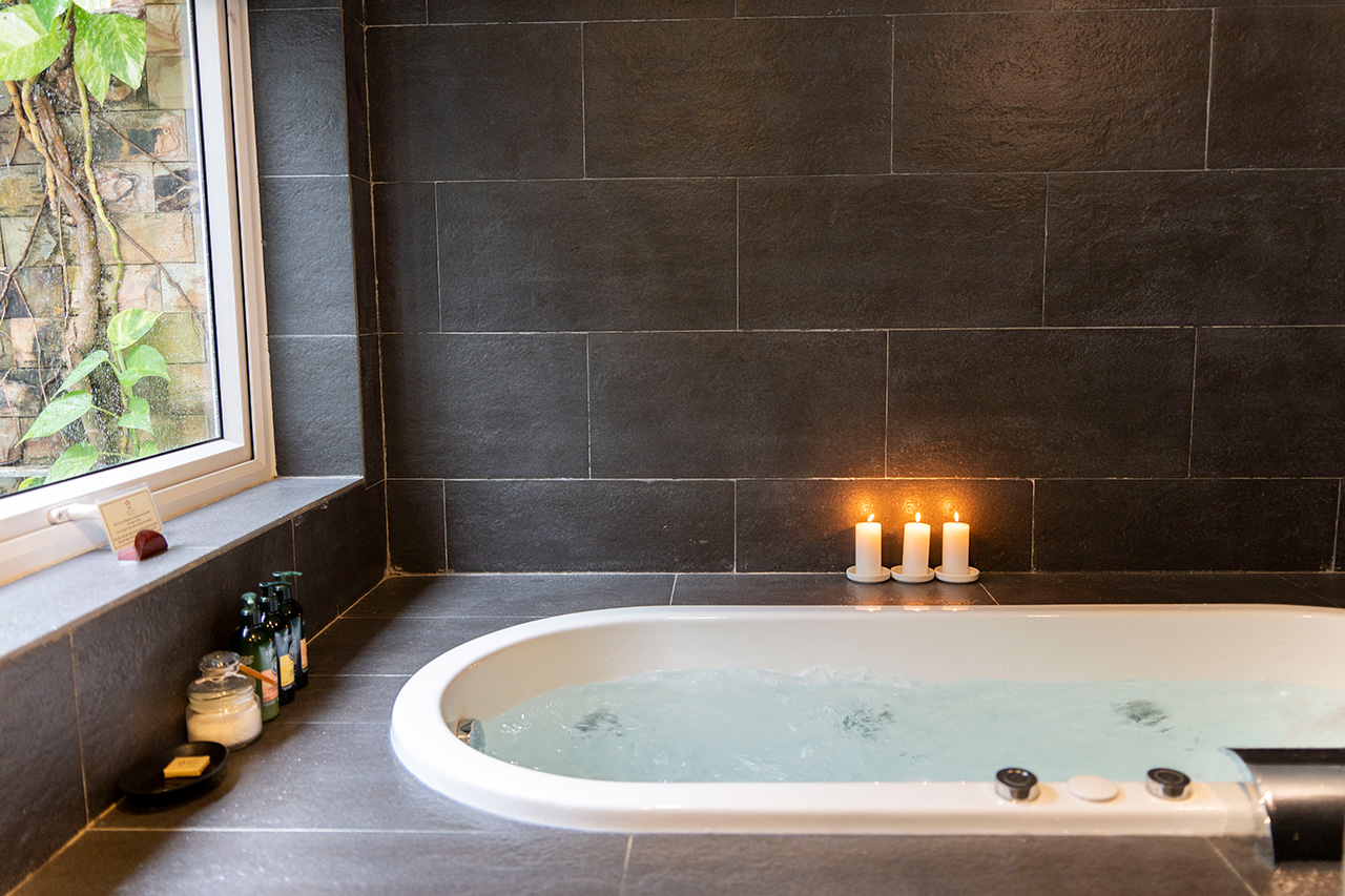 客室はほぼバスタブ付き