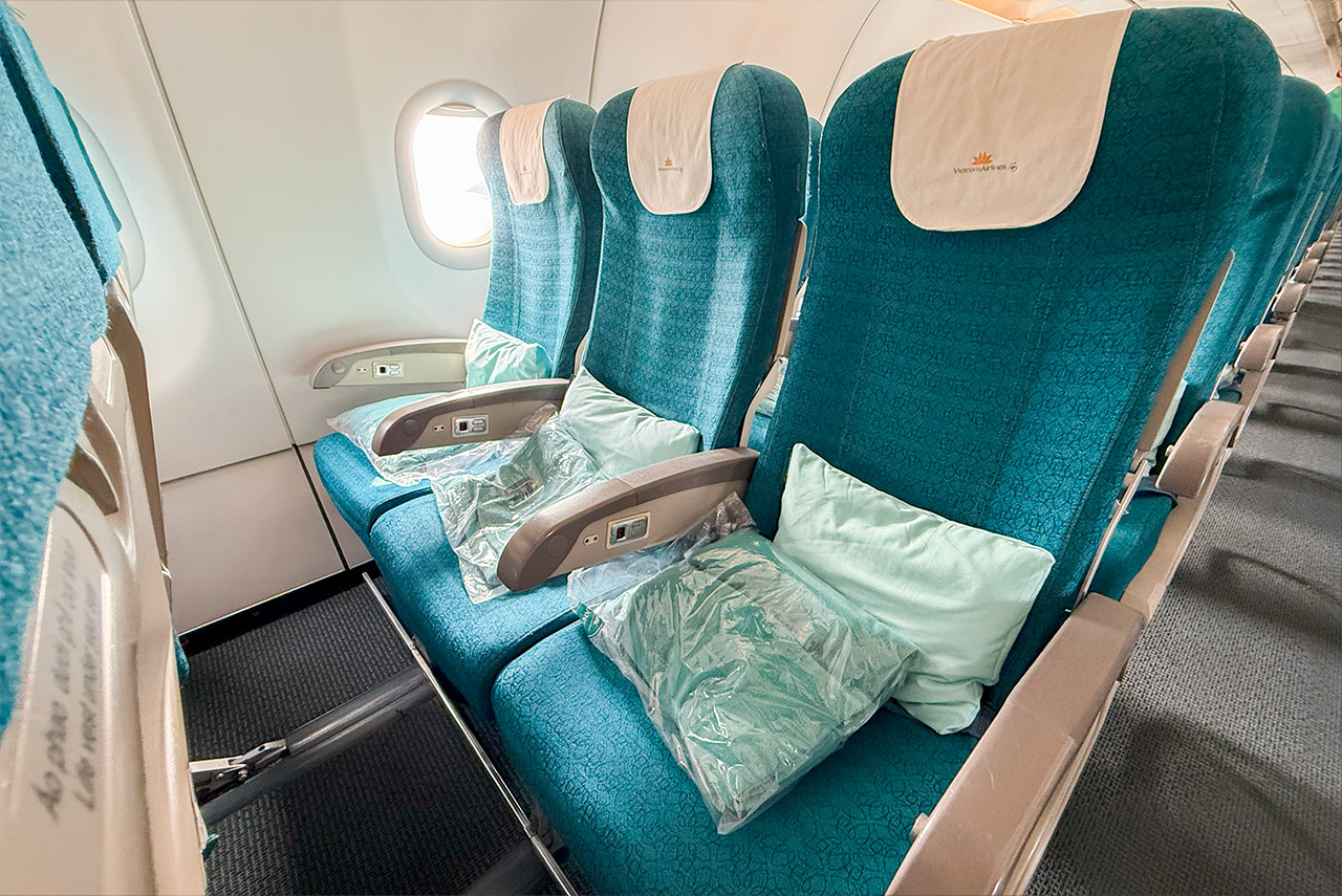 エコノミークラスは3-3の配列