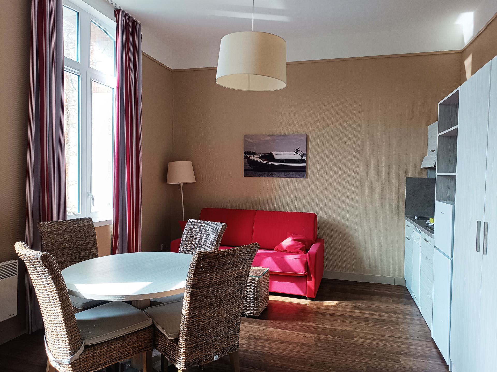 <a href="https://www.vacancesbleues.fr/en/holidays-in-france/south-west/arcachon-villa-regina-residence" class="n" target="_blank">Residence Villa Regina</a>