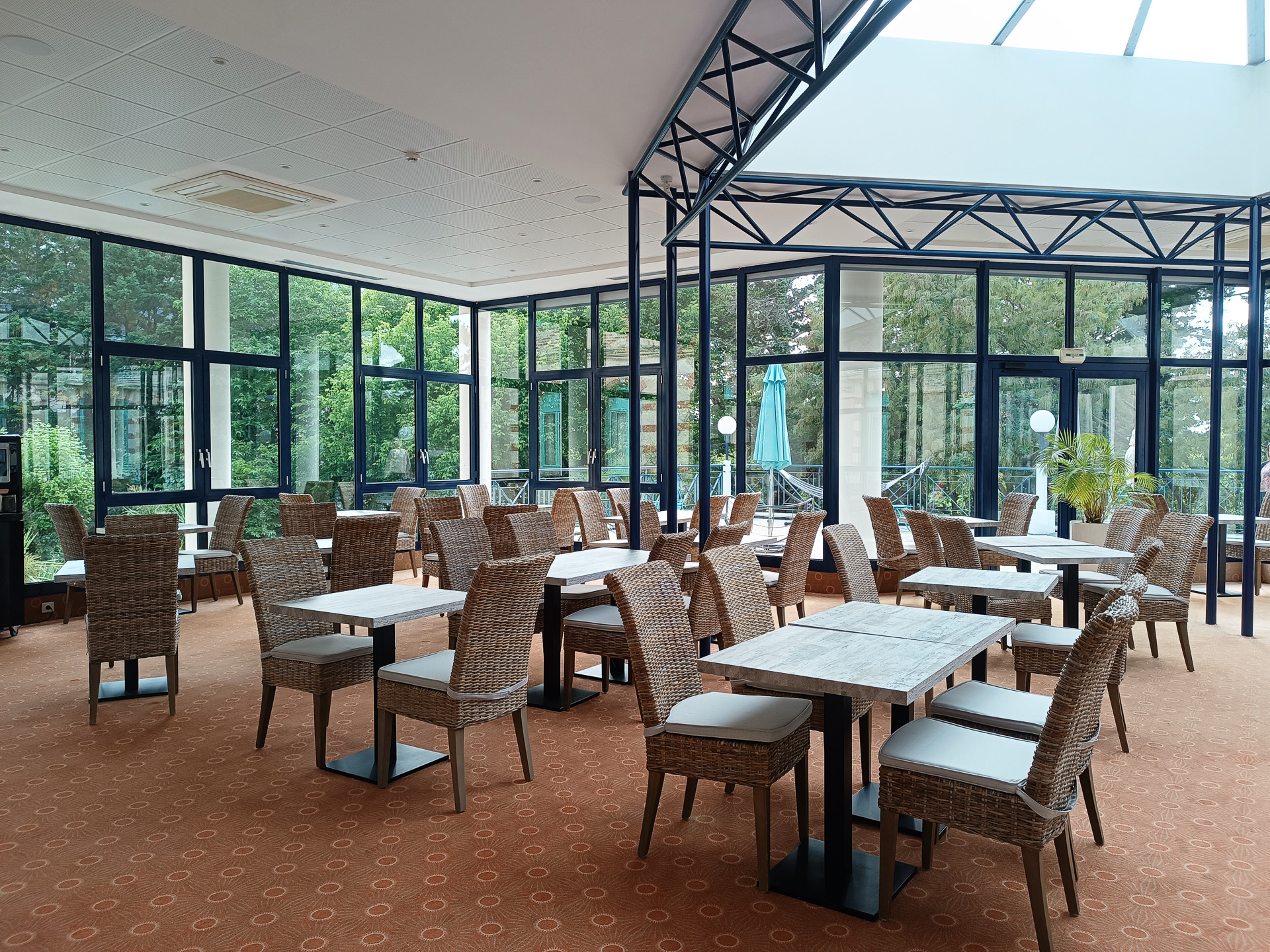 <a href="https://www.vacancesbleues.fr/en/holidays-in-france/south-west/arcachon-villa-regina-residence" class="n" target="_blank">Residence Villa Regina</a>