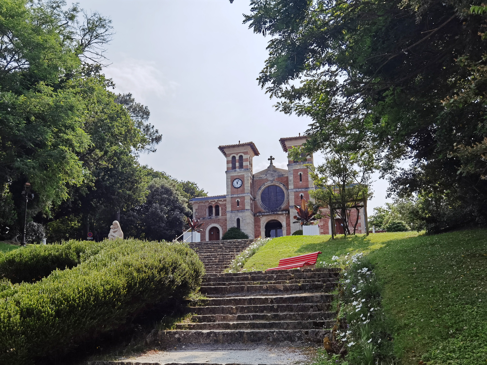 航海者たちの守護を願って高台に建てられたノートル＝ダム＝デ＝パス教会