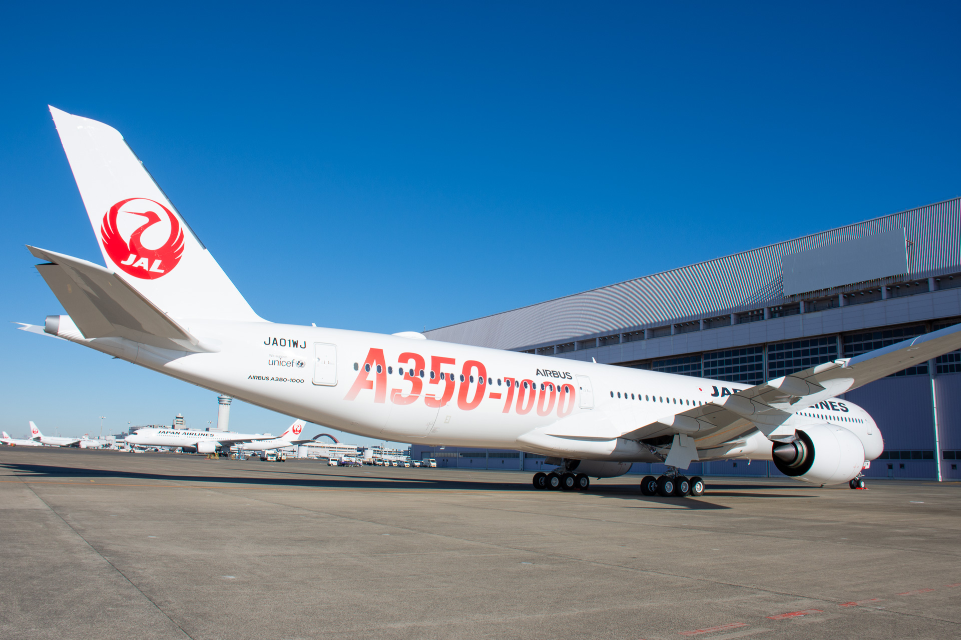 機体の後方から