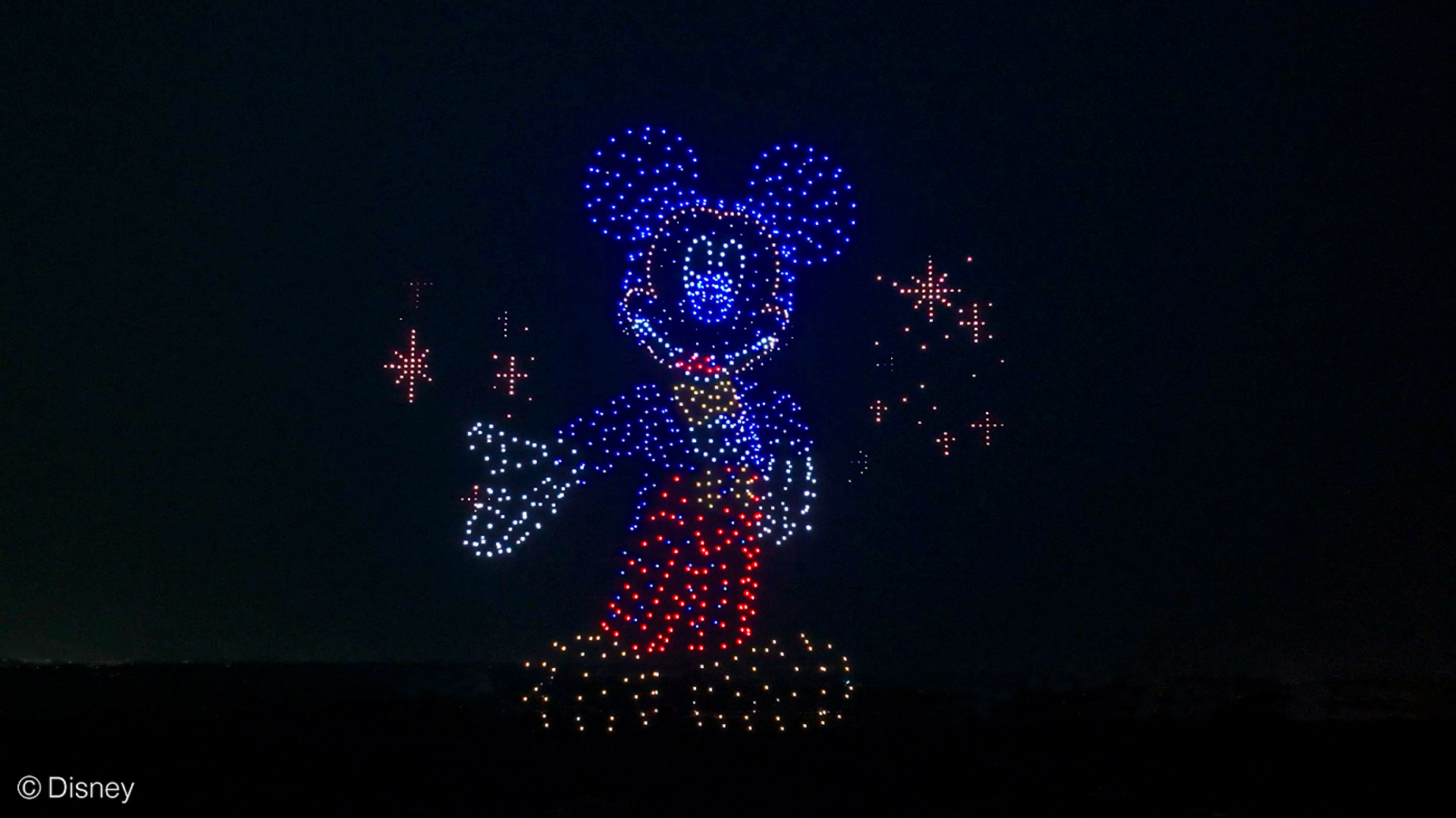 全国の花火大会で今年もディズニーのドローンショーを開催