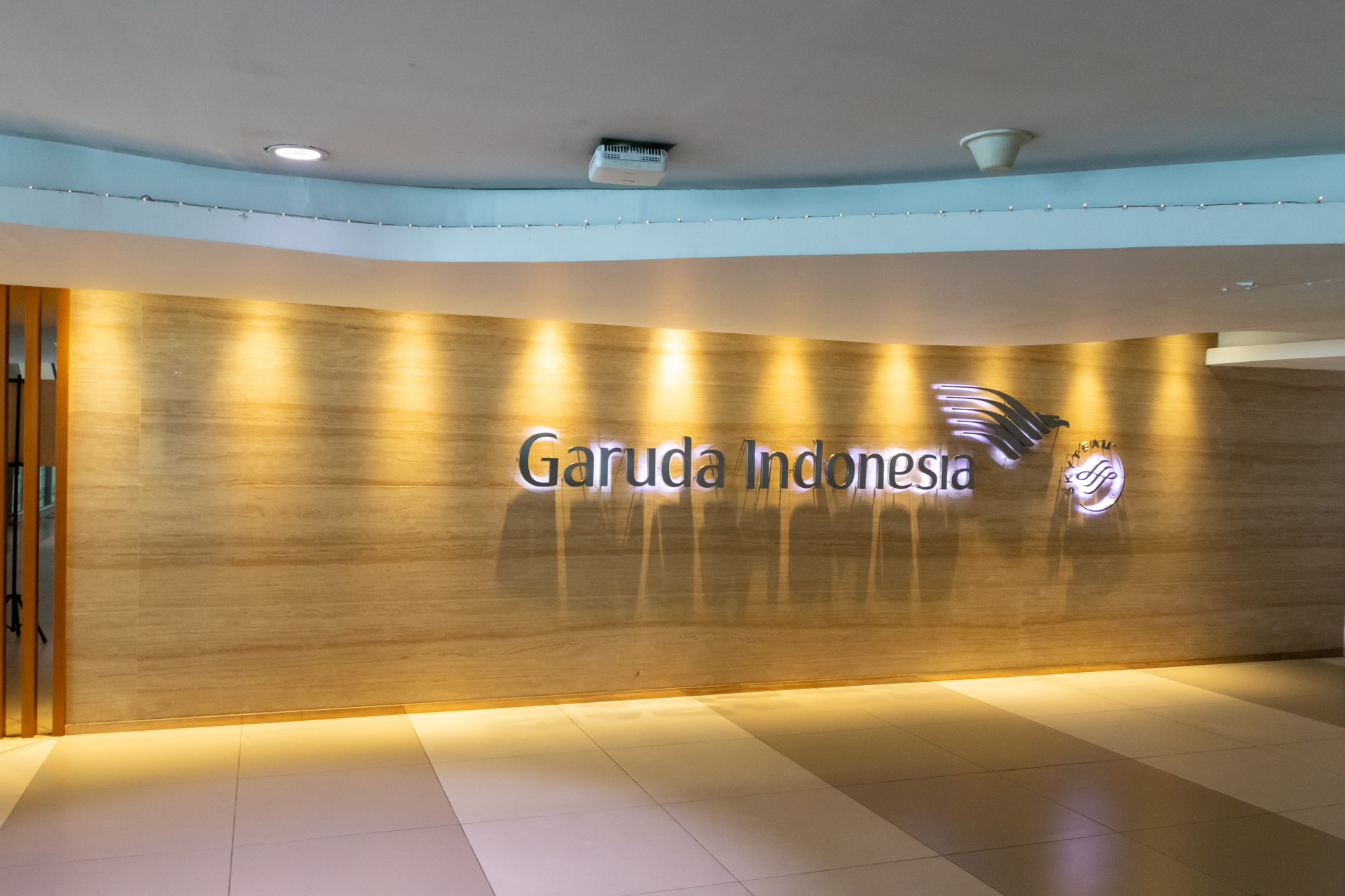 ラウンジのエントランス