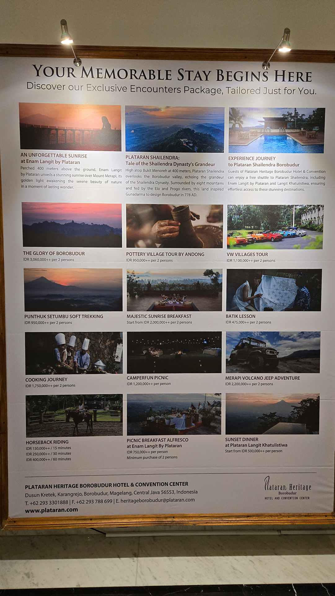 ホテルのロビーに掲示してあったアクティビティの数々。価格も表示しているので分かりやすい