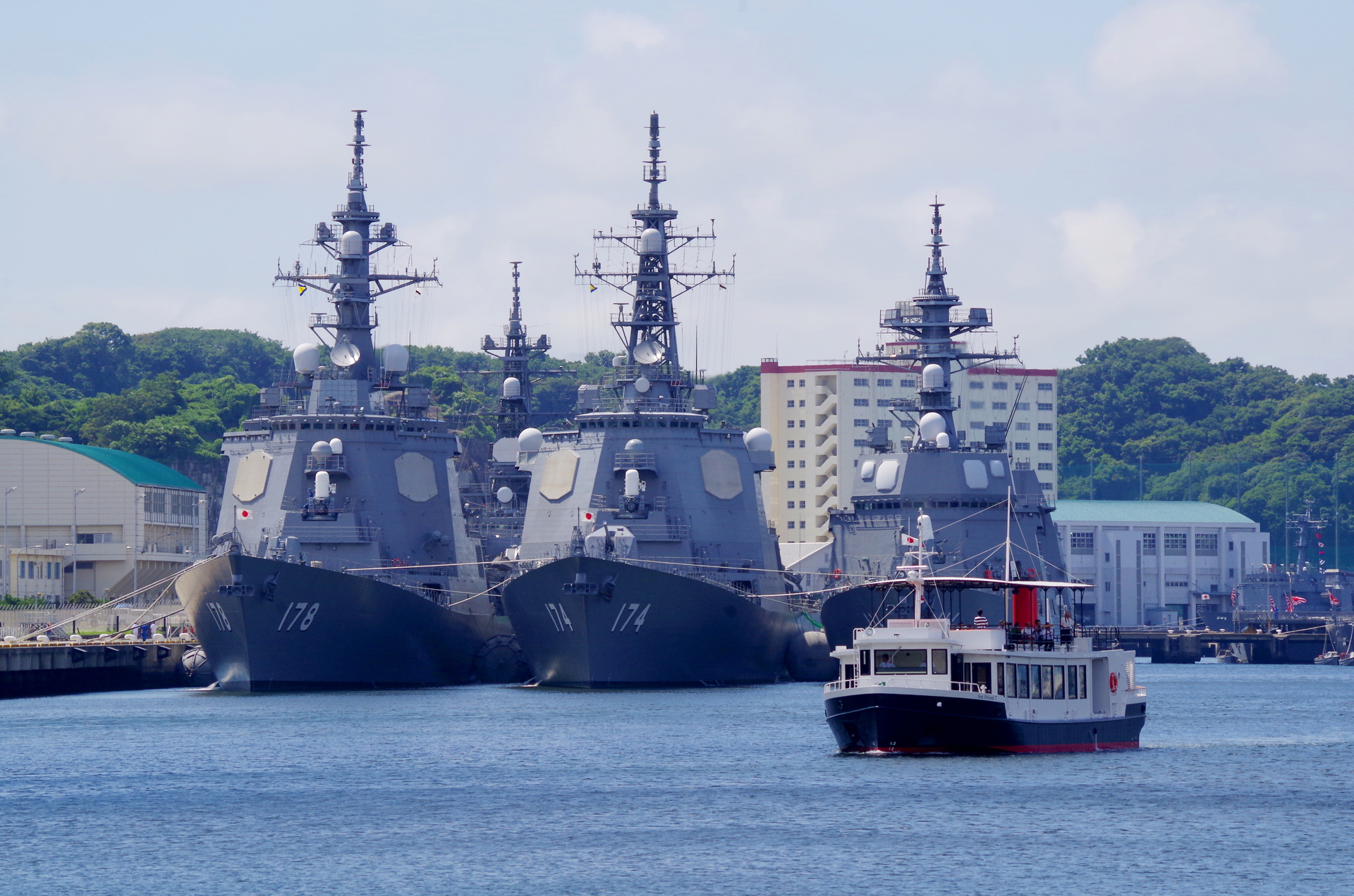 10月～11月出発分を対象にしたキャンペーンでは、「YOKOSUKA軍港めぐり」乗船引換券といちご よこすかポートマーケット商品券2000円分の特典がもらえる