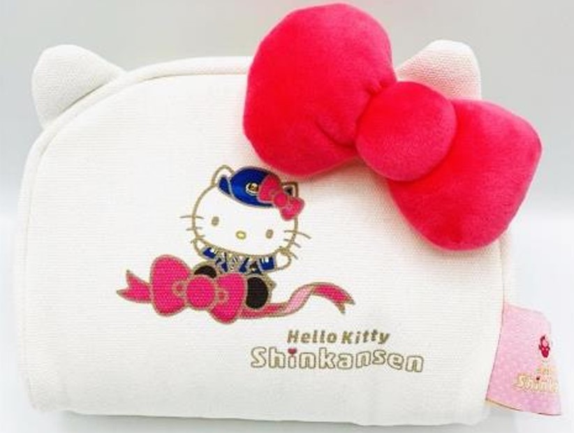 ハローキティ新幹線」に新グッズ。制服姿キティのポーチ・トートバッグ