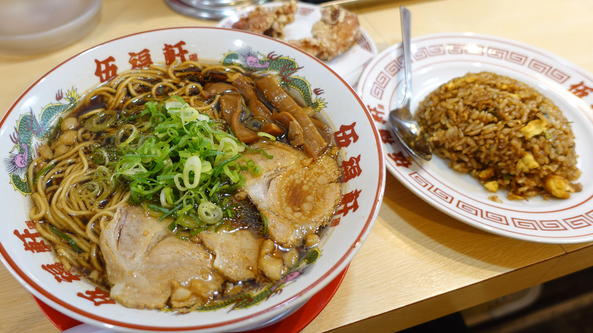 伍福軒のラーメンセット
