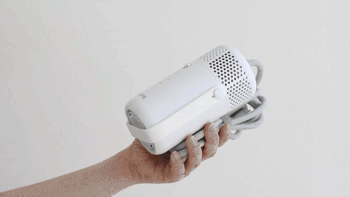 風船のようにふくらむ衣類型のバルーンに、洗濯したYシャツなどを着せて乾燥機のスイッチを押すことで、シワをのばしながらすばやく乾燥