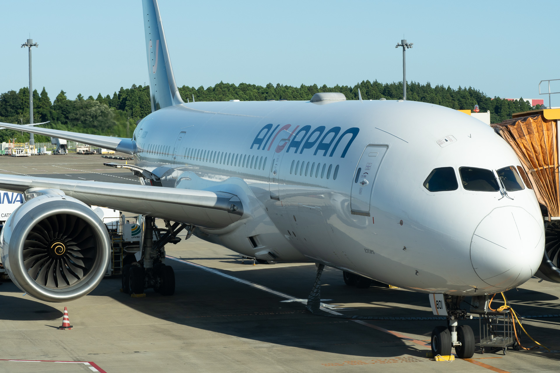 出発を待つボーイング 787-8型機（登録記号：JA801A）