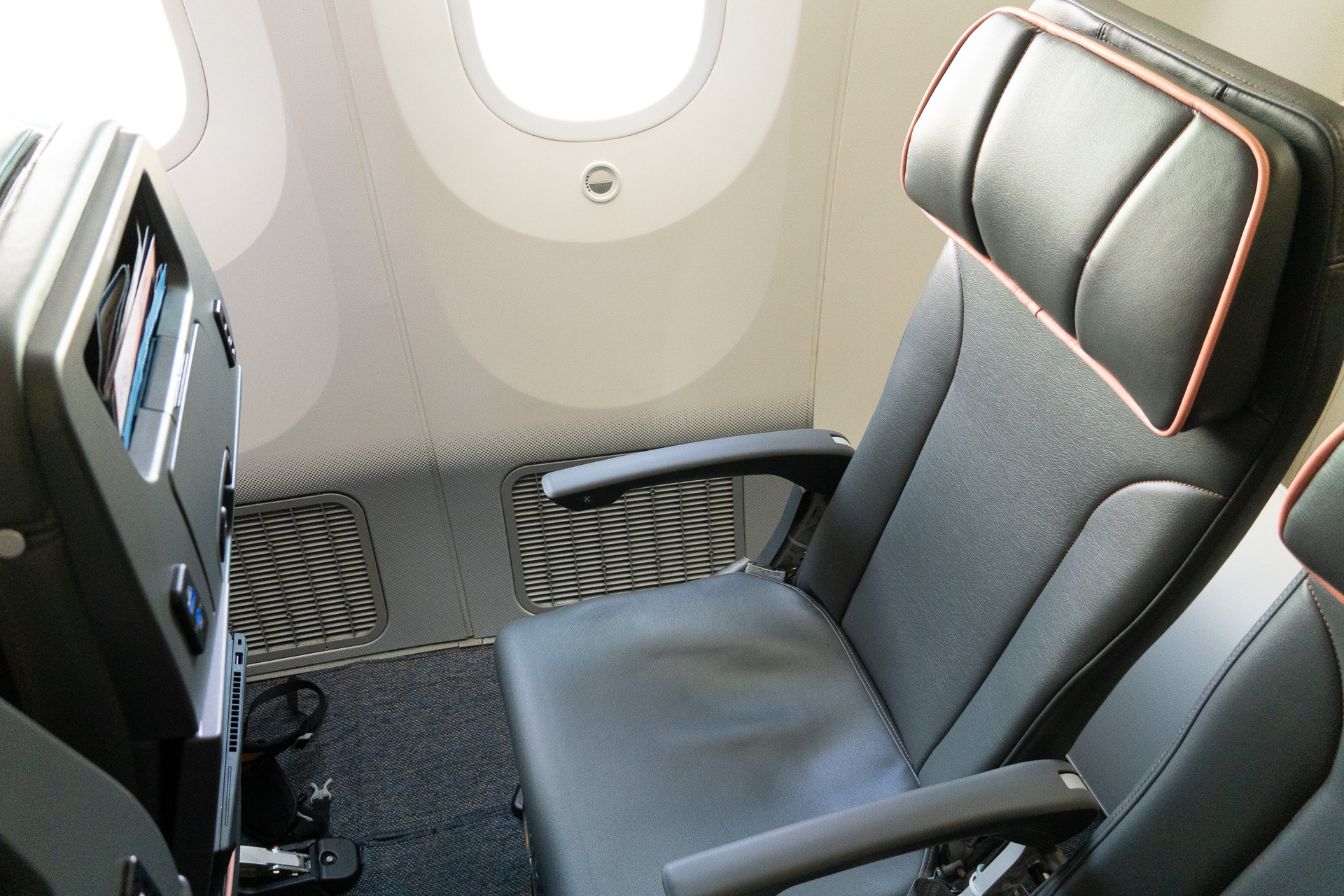 機内はすべてエコノミークラス（全324席）