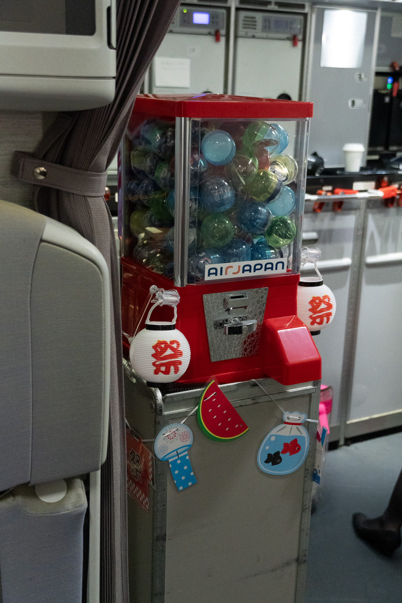 ミニ提灯などでにぎやかになった