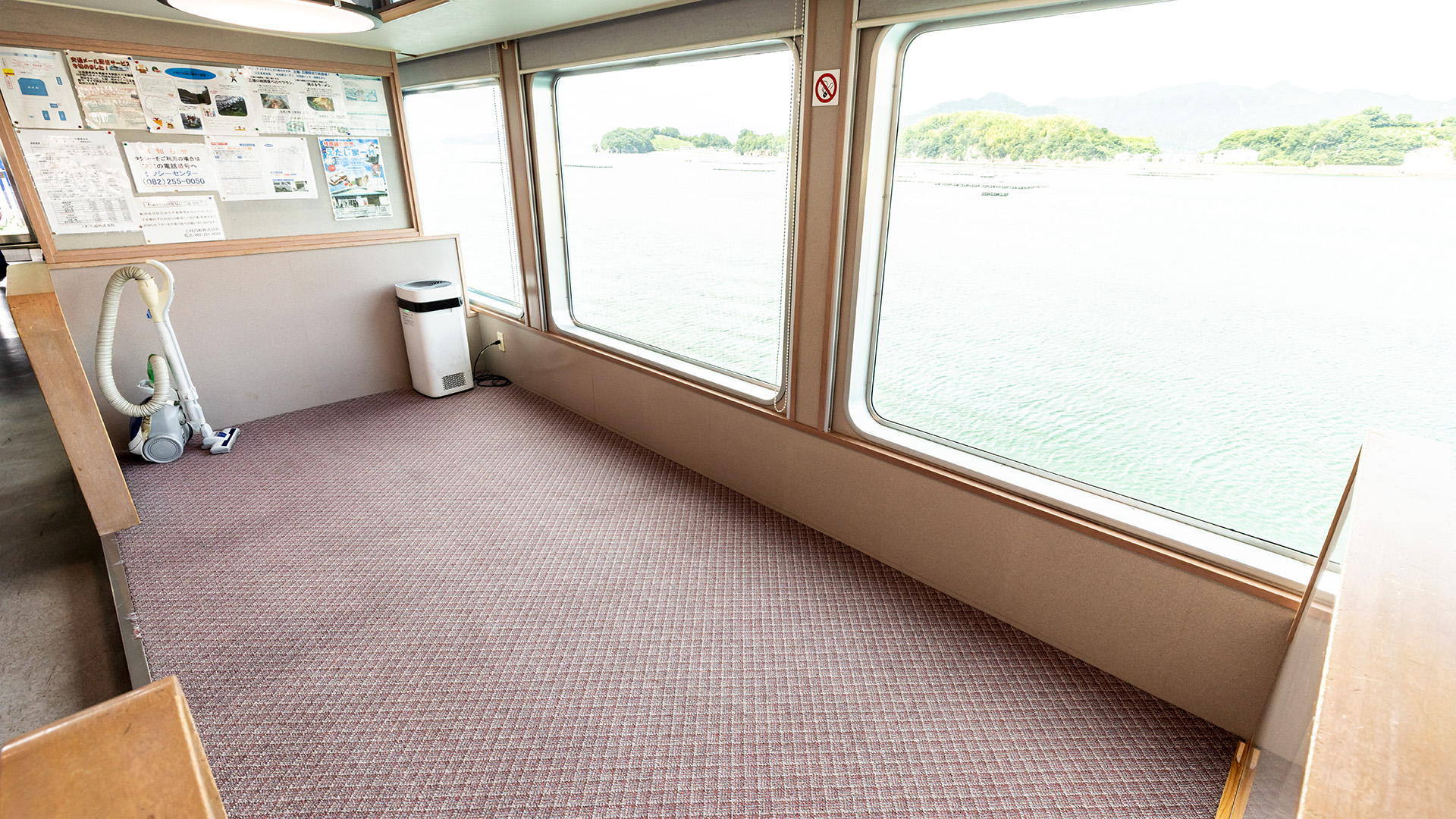 カーペット席もある