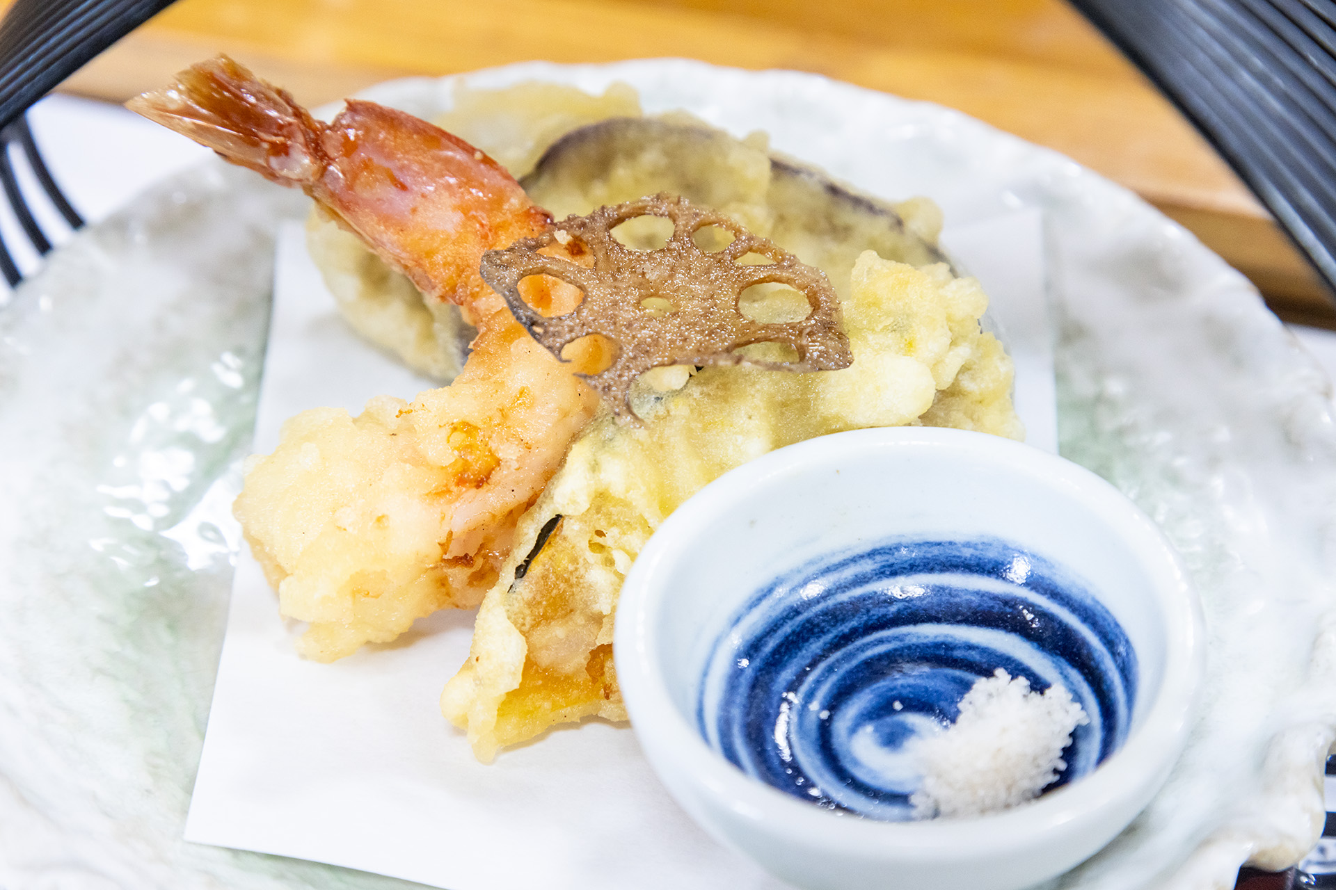 江田島産鱚の香り揚げ、海老、茄子、南瓜、蓮根せんべい