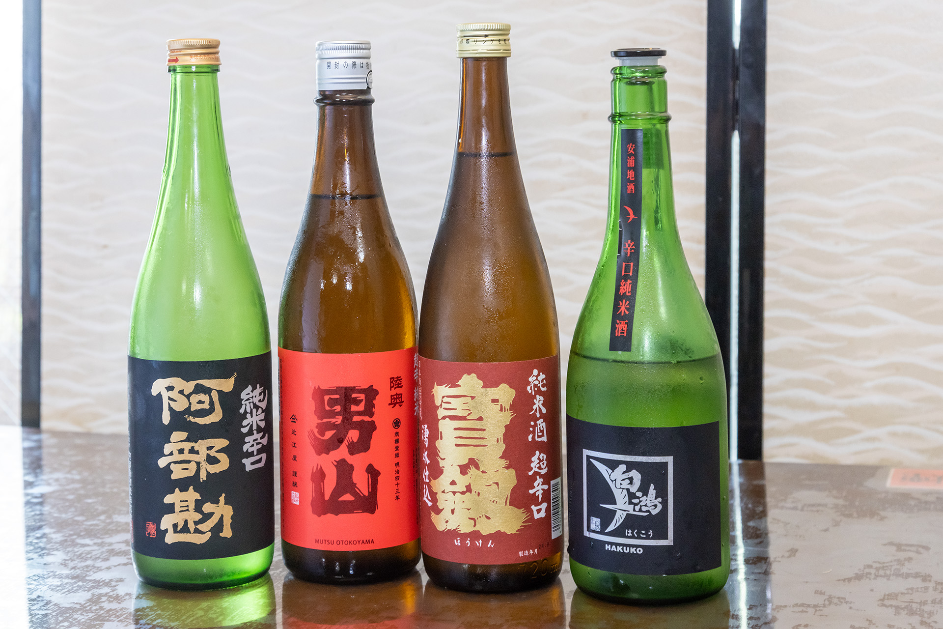 広島の地酒を含めて日本酒を多数用意している